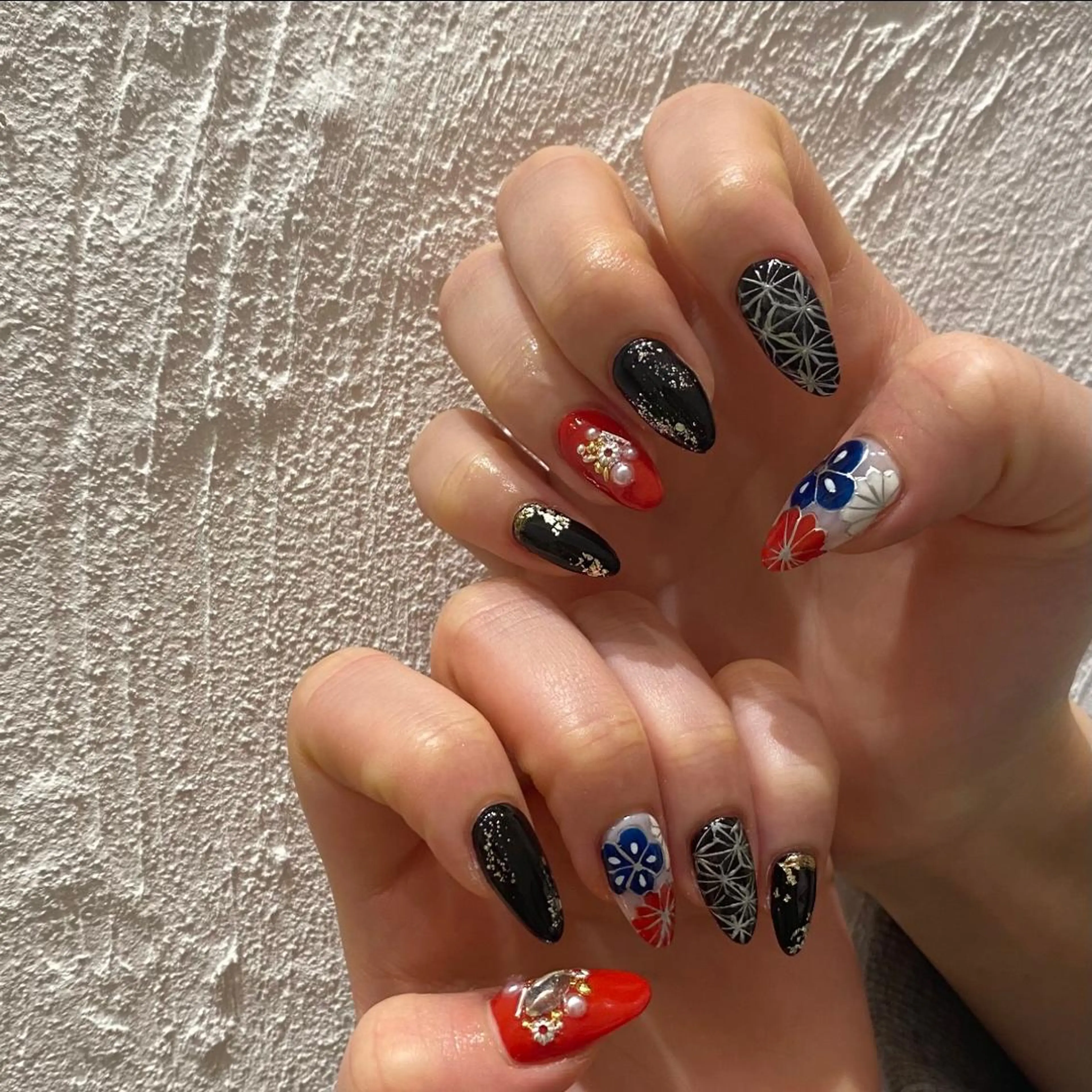 ネイル 成人式 ネイル&アイ　QUEEN&CRIMSON所属・眉WAX/ピーリング ホワイトニングの眉毛・アイブロウイメージ