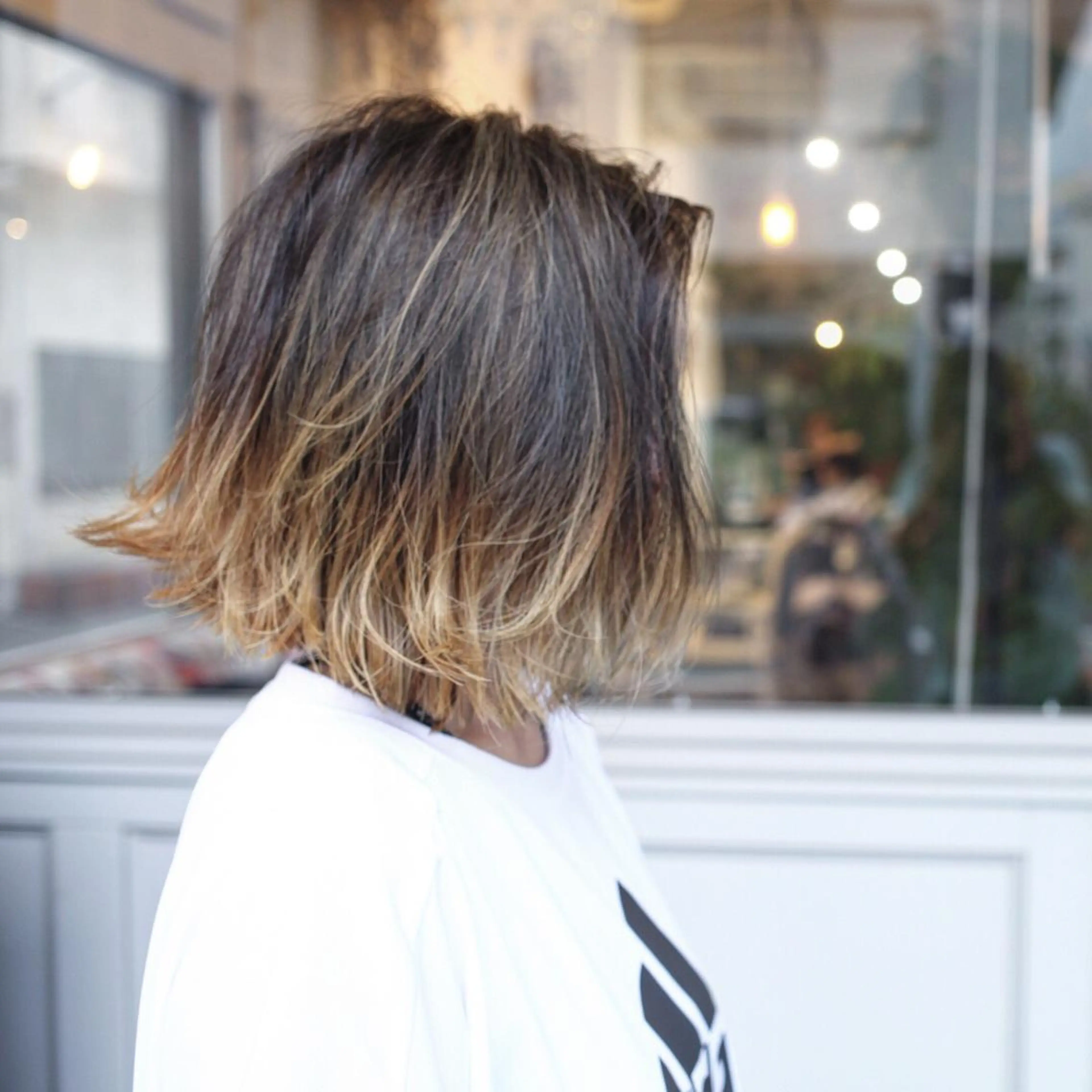 ミディアム カラー ヘアアレンジ 切りっぱなしボブ アッシュ グラデーションカラー ハイライトカラー ボブ Mariana/ 鶴原-ハイライトのヘアスタイル