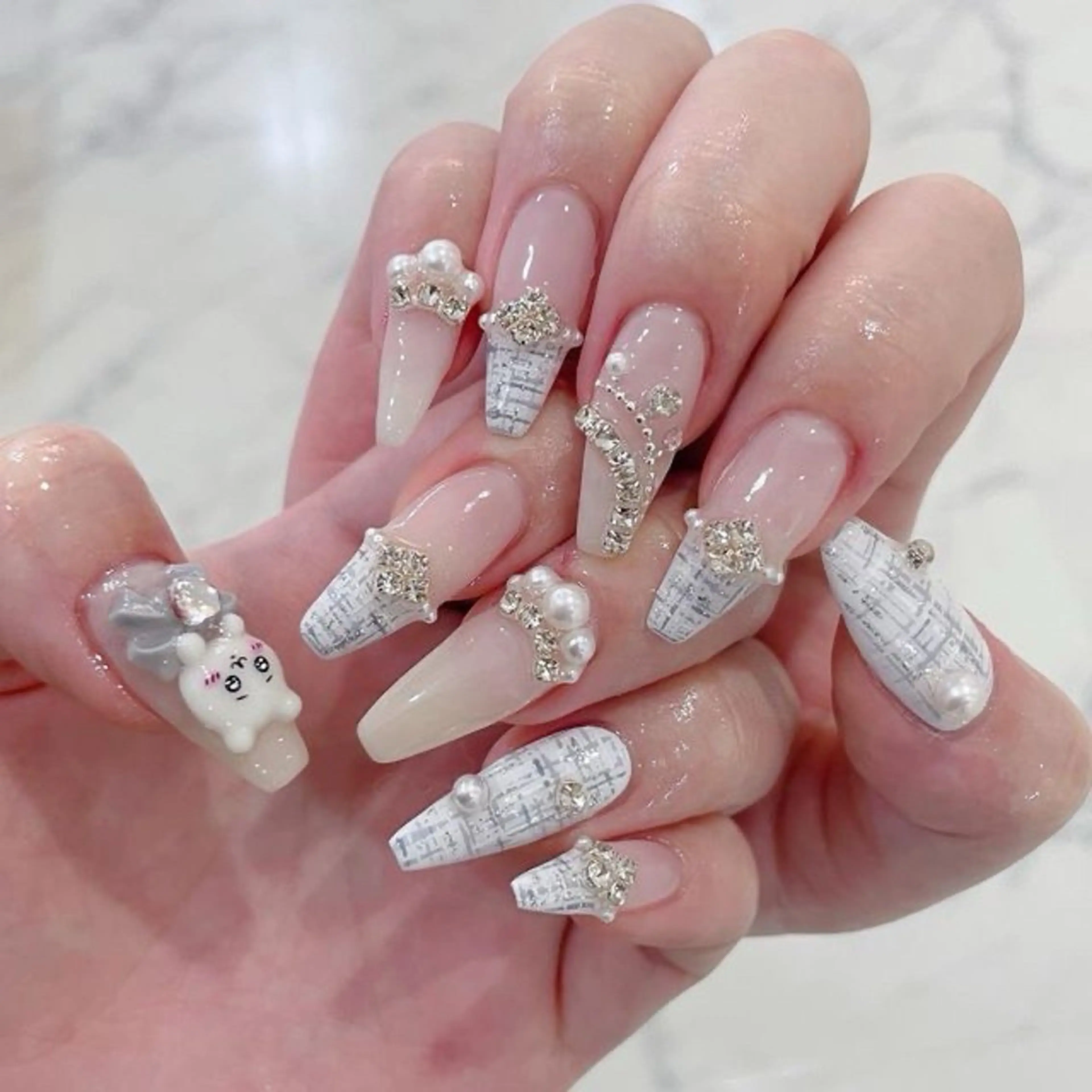 ネイル マグネットネイル ピンク ネイルチップ 冬ネイル Lee Nailsのネイルデザイン