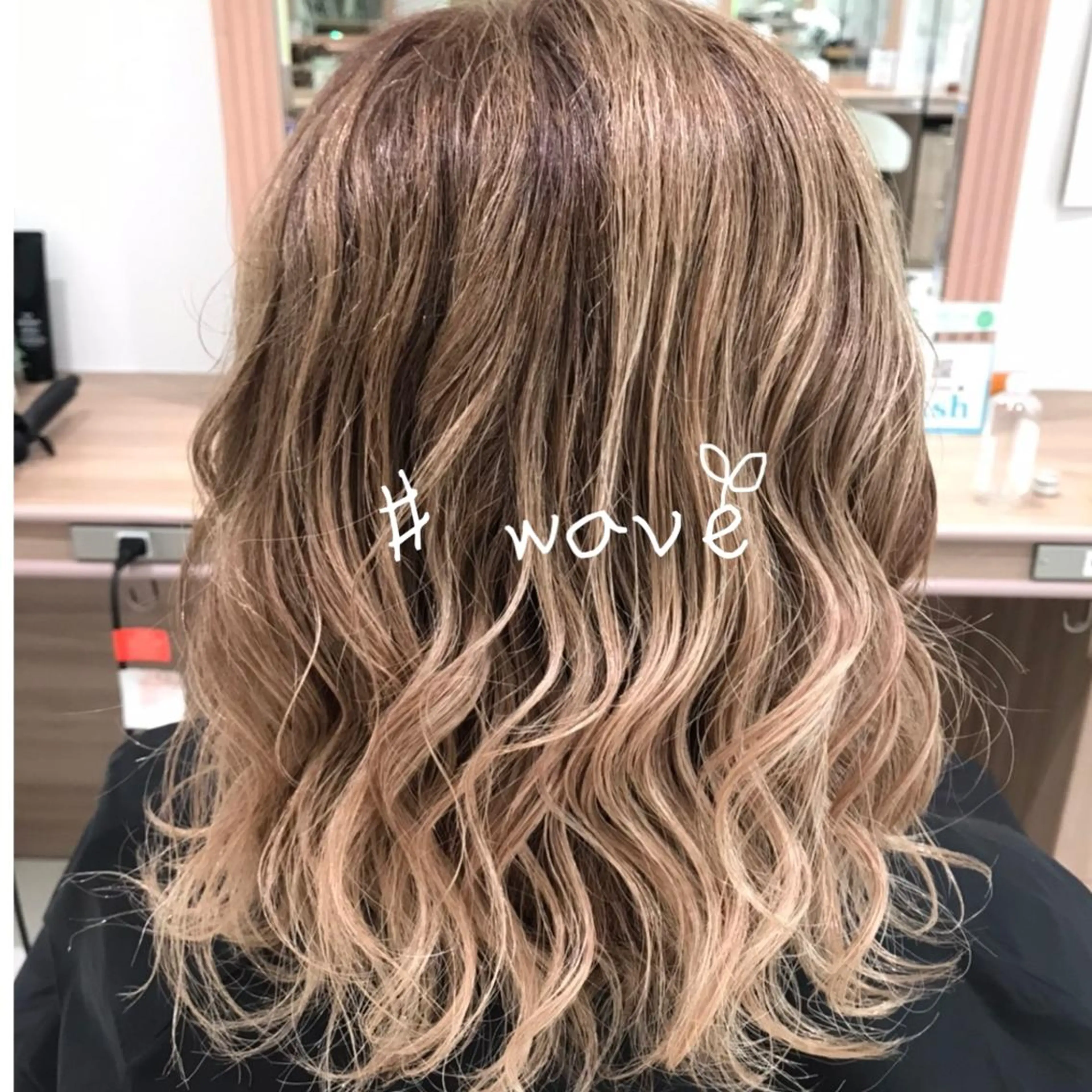 カラー ヘアアレンジ ブリーチ/ハイトーン ピンク/ベージュ🎟のヘアスタイル