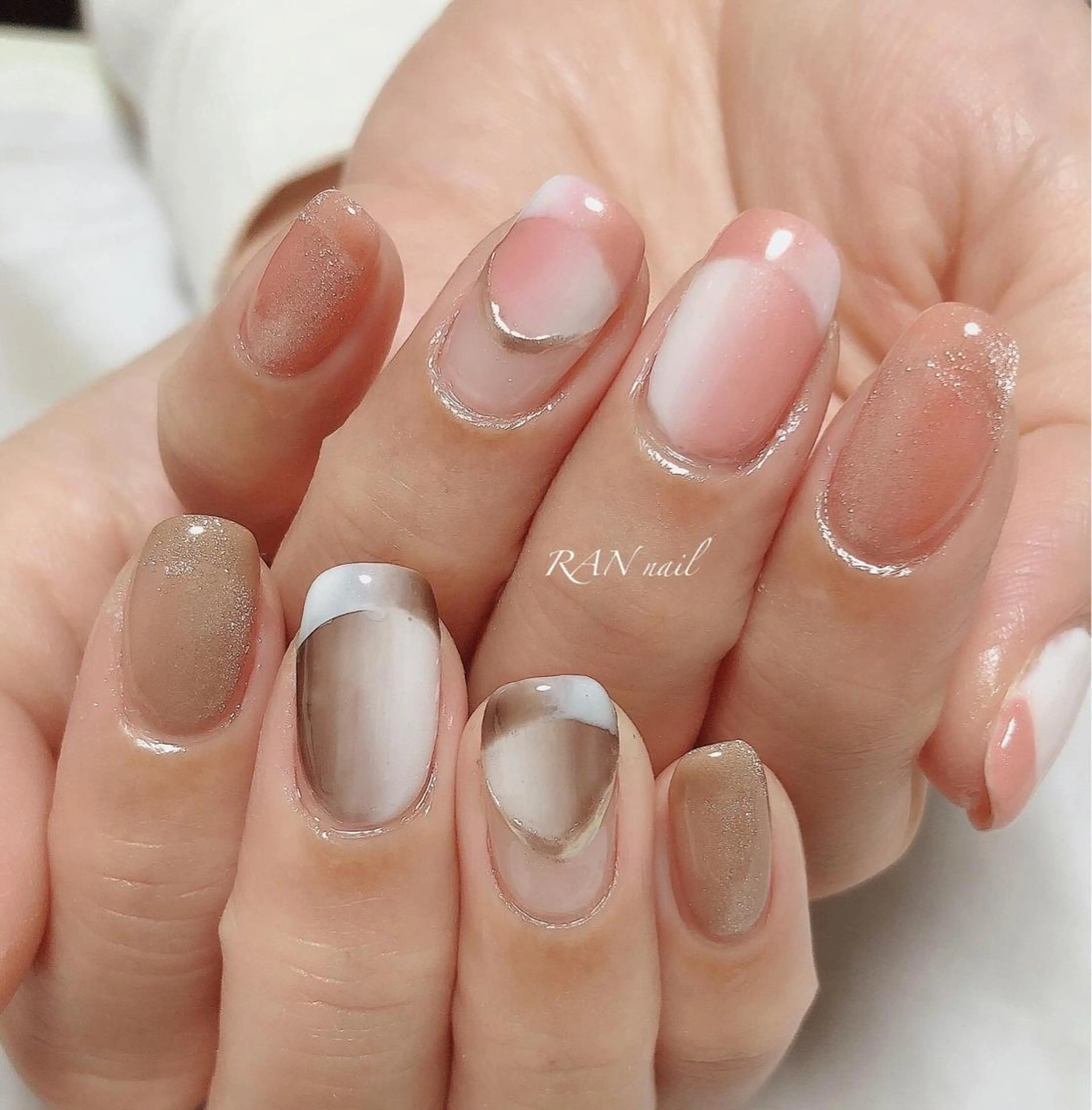 ネイル ブラウン フレンチネイル ジェルネイル グラデーション キラキラネイル ハンドネイル フットネイル RAN nail 〜ランネイル〜所属・RAN nailのネイルデザイン
