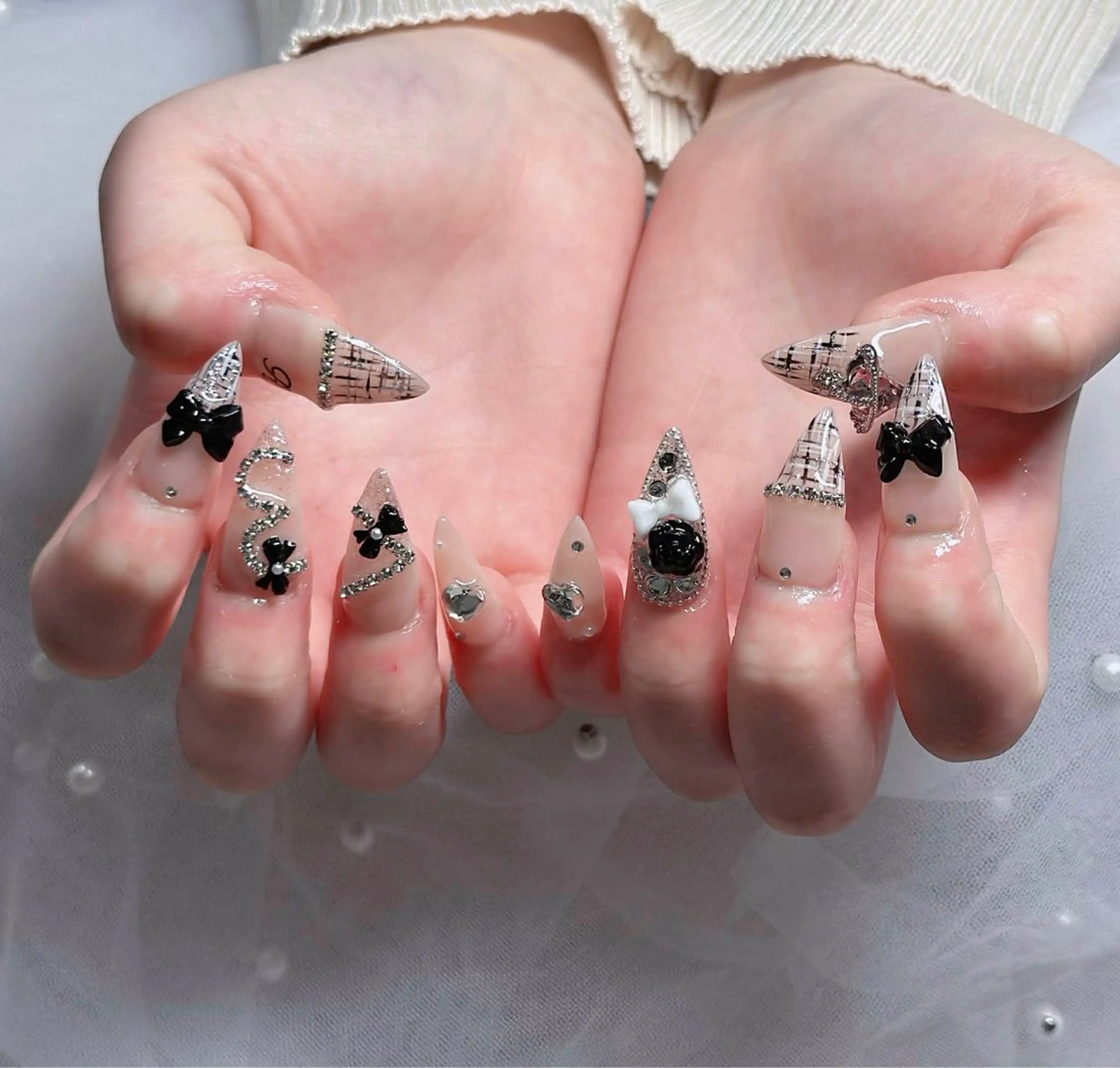 ネイル アートネイル ボルドー フレンチネイル ジェルネイル 氷ネイル・うるうるネイル ハンドネイル H.baby Nail Salonのネイルデザイン