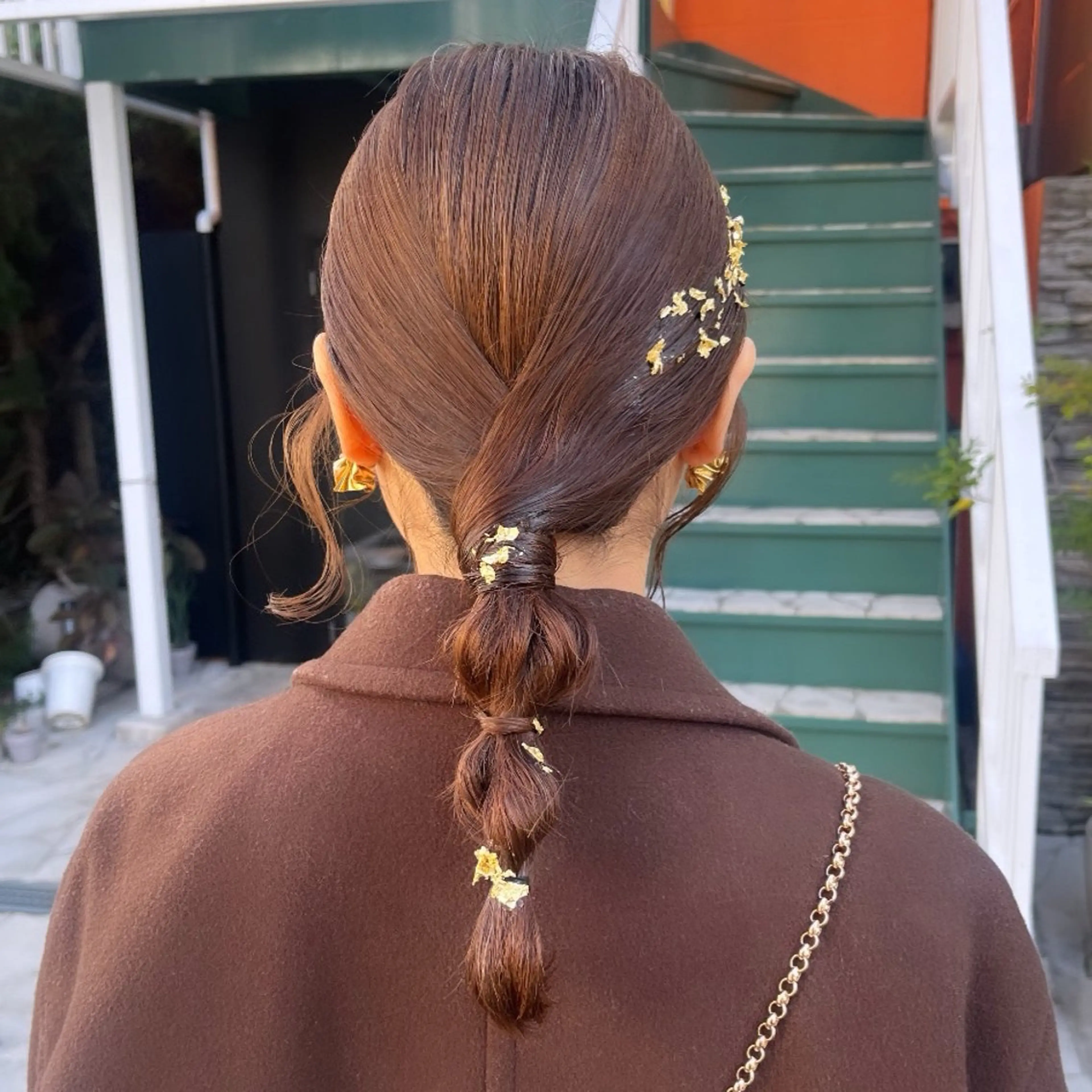 セミロング ヘアアレンジ ポニーテール 結婚式・ブライダル 玉ねぎヘアー ヘアセット カジュアルを女っぽく 𝗮𝘆𝗮𝗰𝗼のヘアスタイル