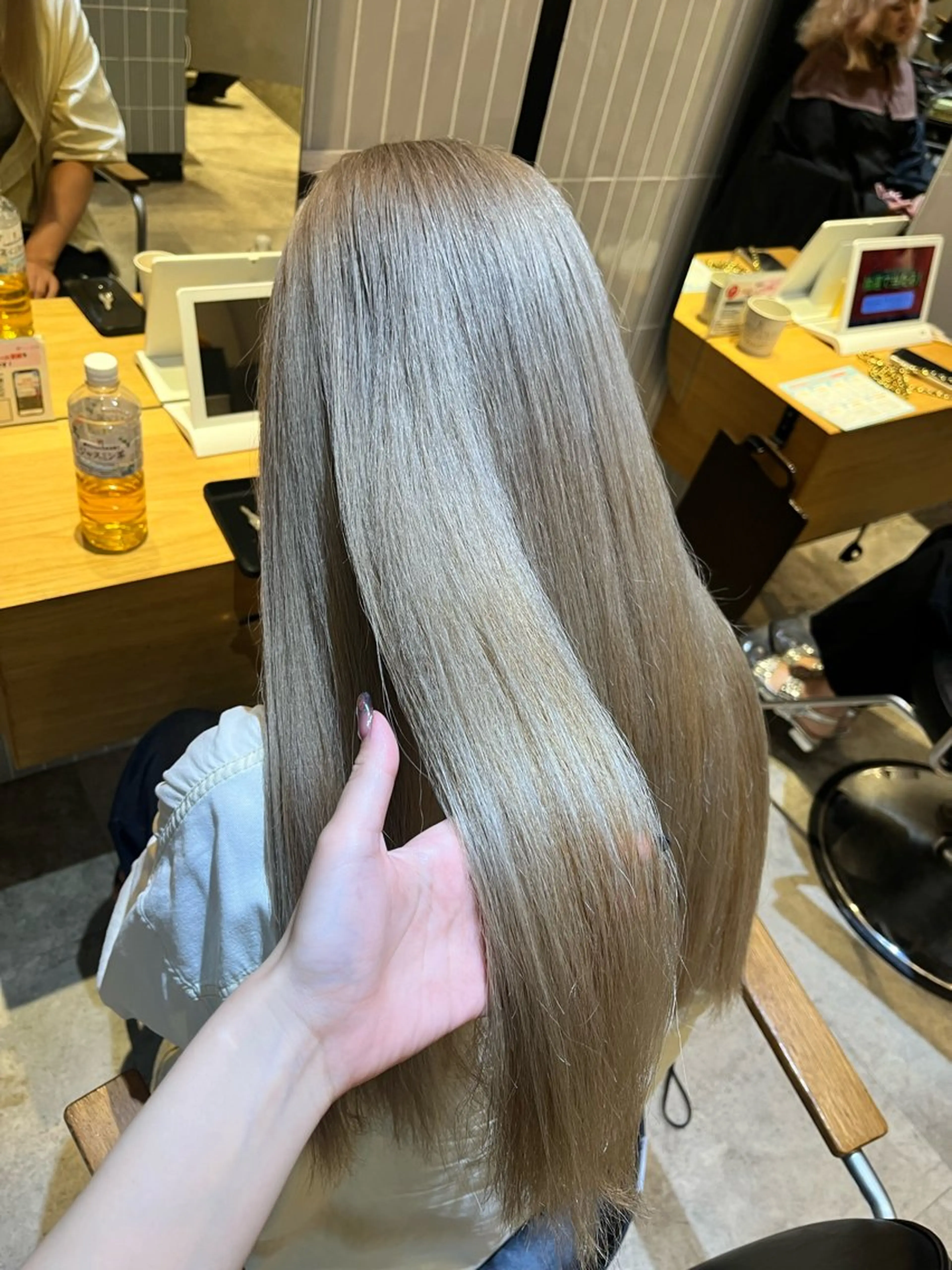 ロング カラー ブリーチ グレージュ ハイトーンカラー ヘアカラー トリートメント ラフィスヘアードープ所属・👑髪質改善wカラー /ハイトーン/アユカのヘアスタイル