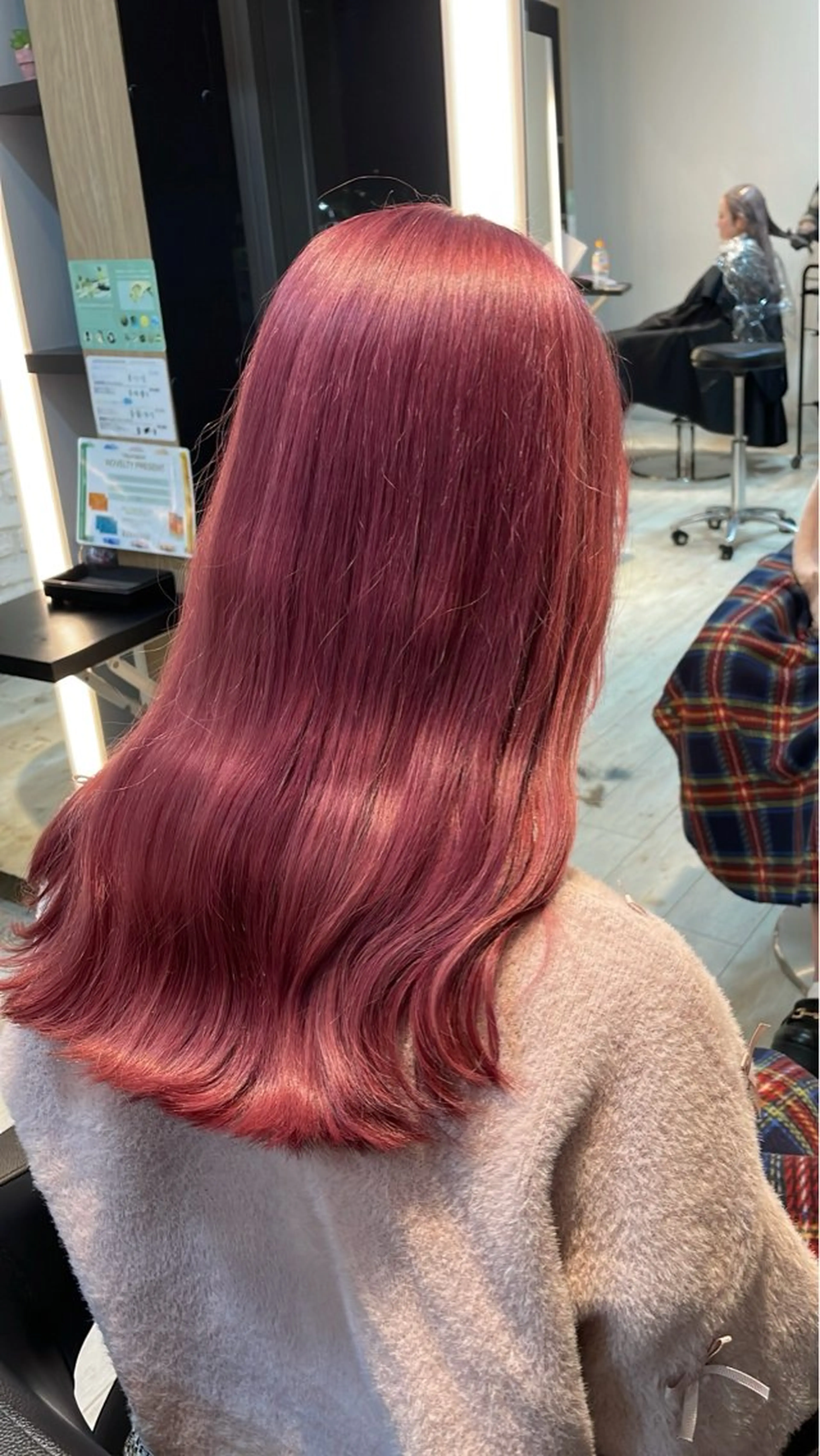 セミロング カラー カット ヘアカラー トリートメント ブリーチ/髪質改善/ ハイトーン/暖色のヘアスタイル