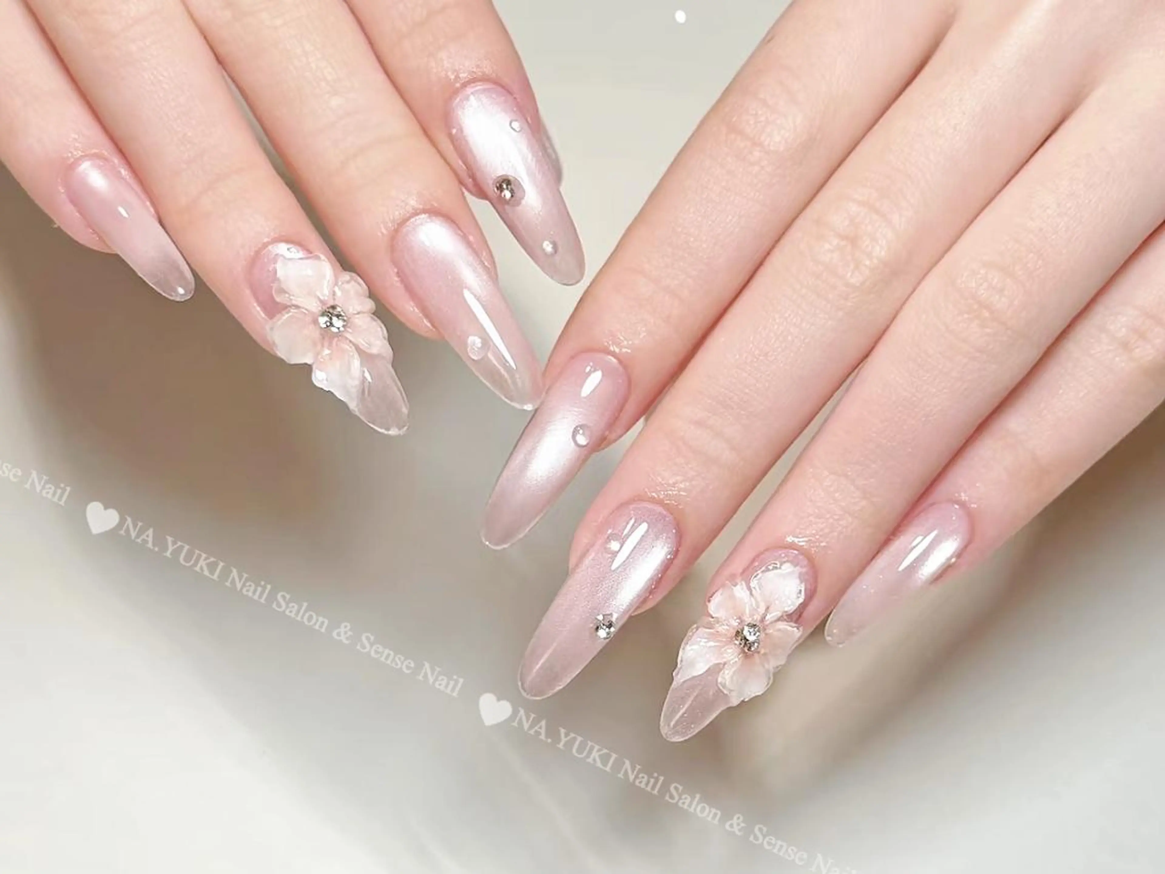 ネイル 🦋 Queenieのネイルデザイン