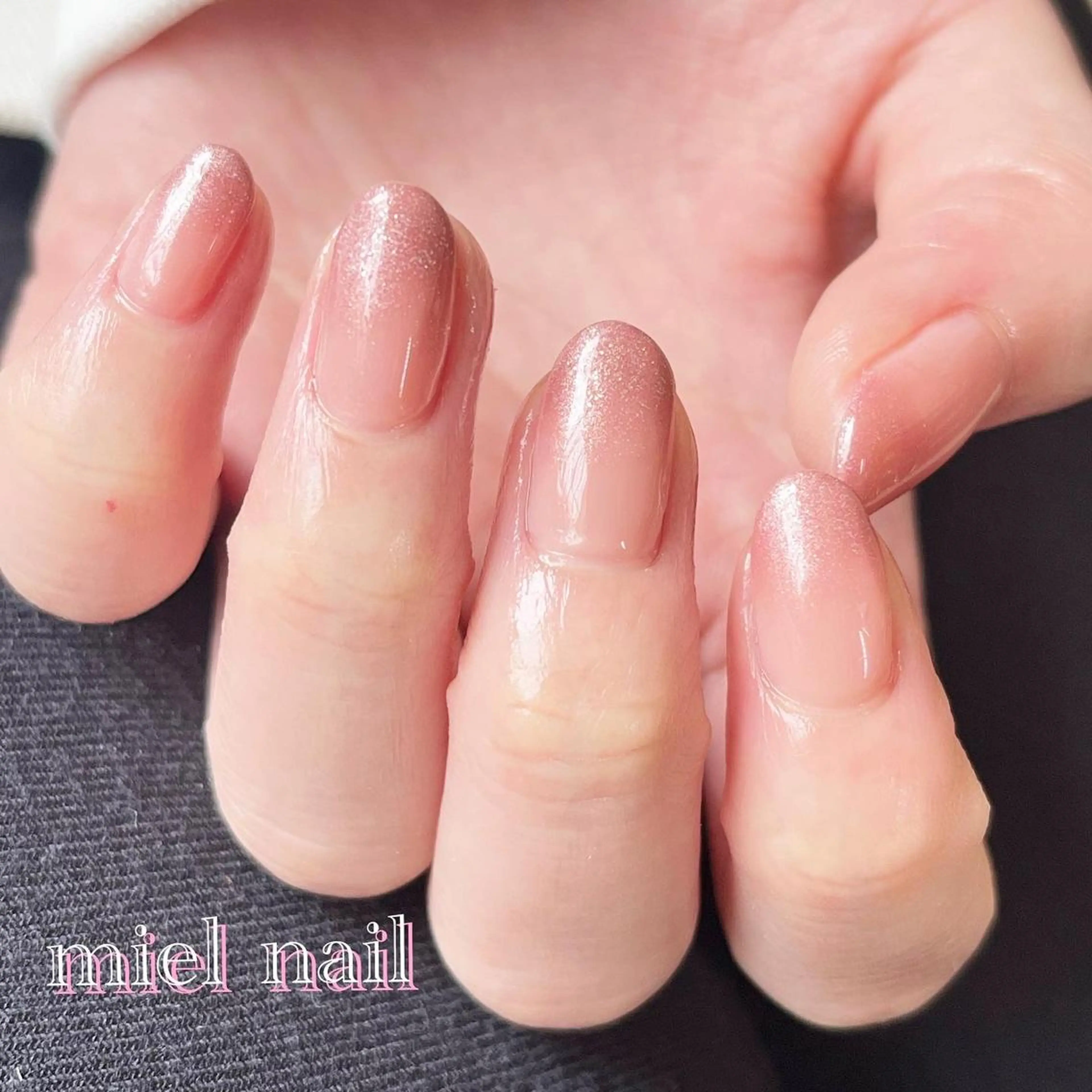 ネイル グラデーション ラメ(グリッター) ラメグラデーション ワンカラーネイル ピンク ハンドネイル miel nailのネイルデザイン