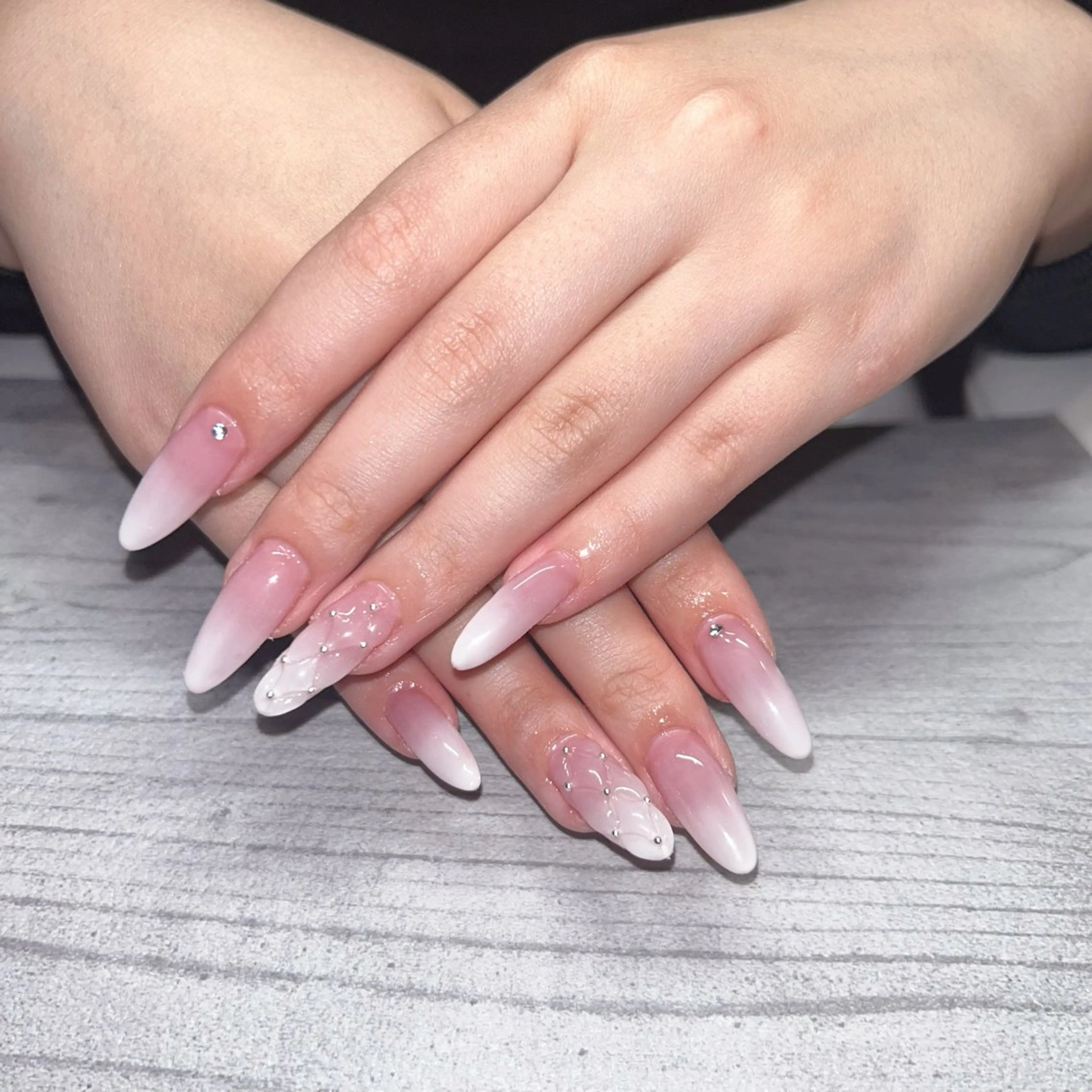 ネイル ハンドネイル Megu 【 cutill 】のネイルデザイン