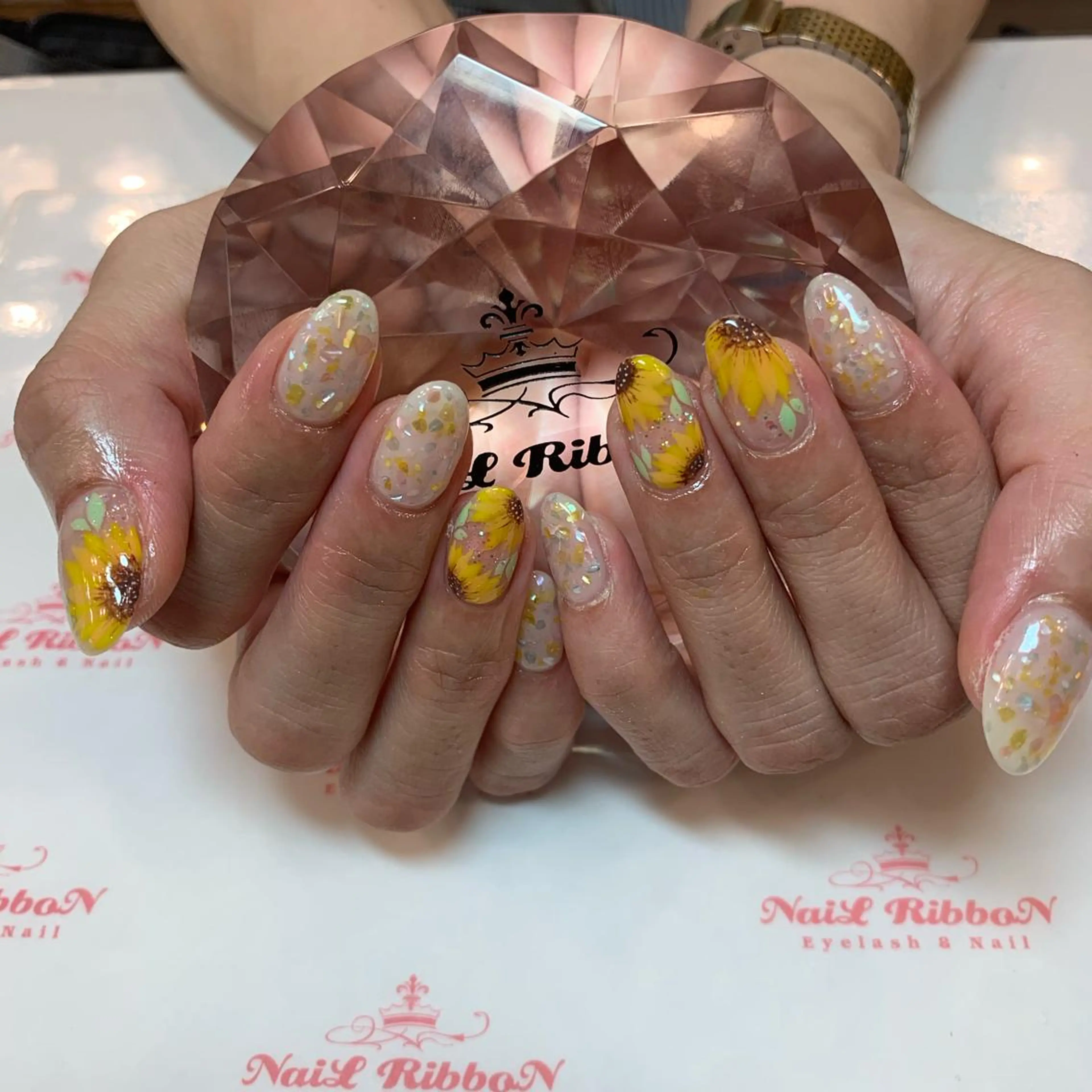 ネイル ネイルリボン 受付スタッフのネイルデザイン