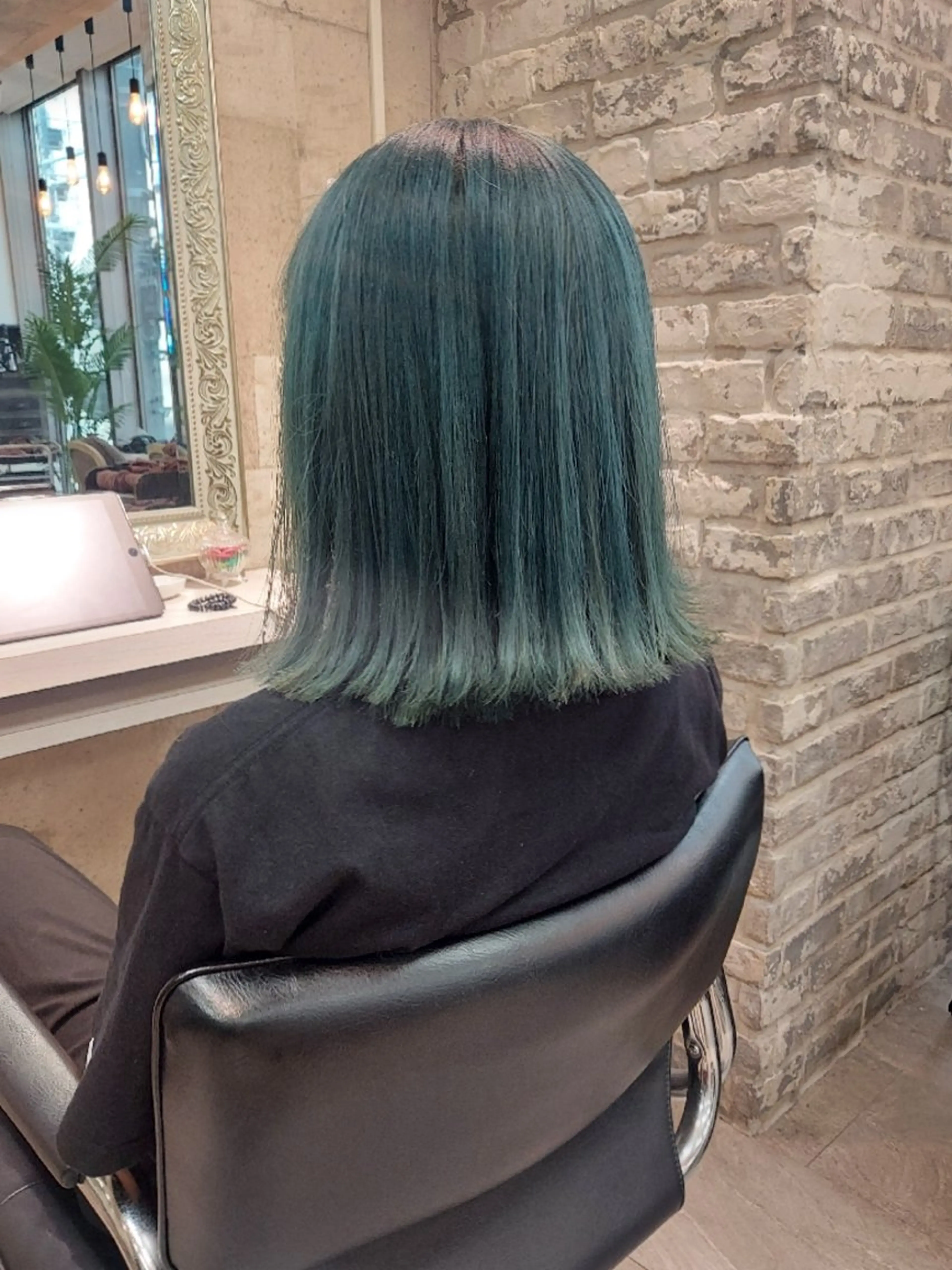 ミディアム カラー ブリーチ エメラルドグリーン ヘアカラー トリートメント grow上野御徒町【グロウ】所属・ブリーチ・ハイトーン 特化🎉内山のヘアスタイル