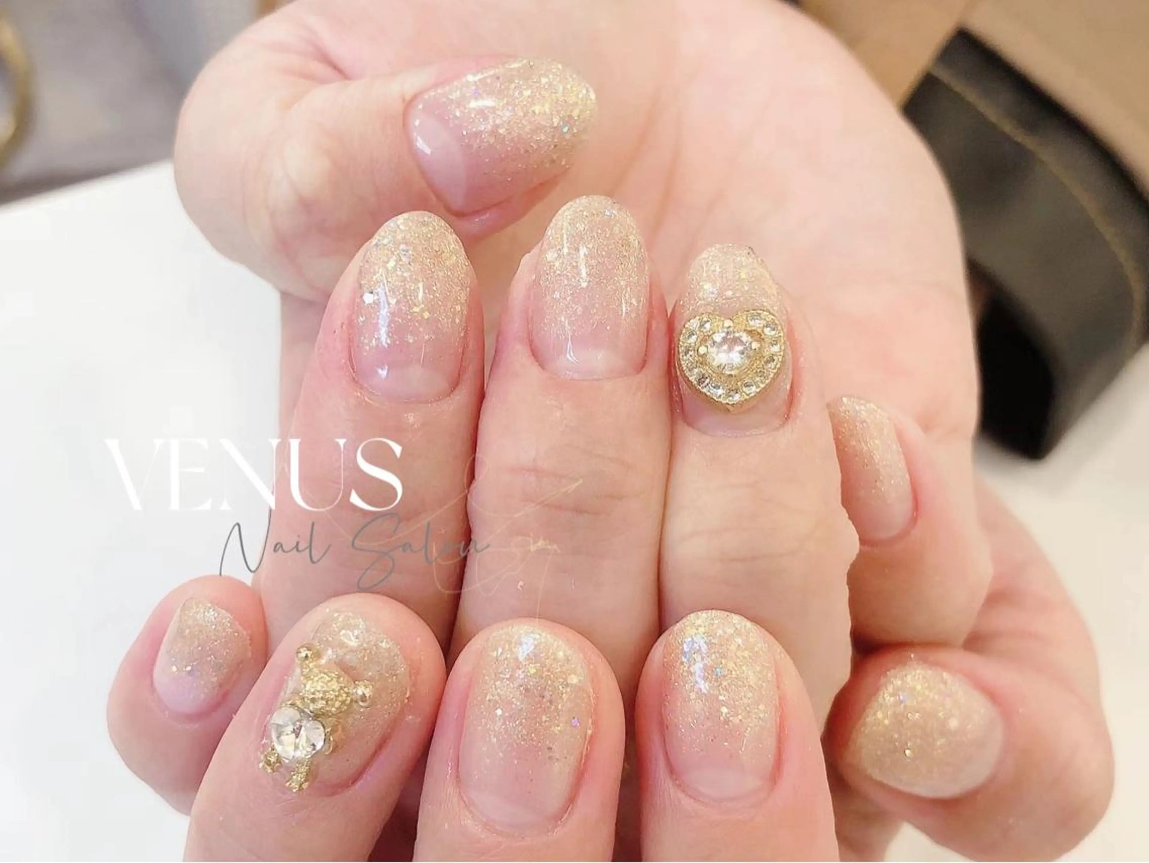 ショート VENUS Nail ★池袋徒歩2分のネイルデザイン