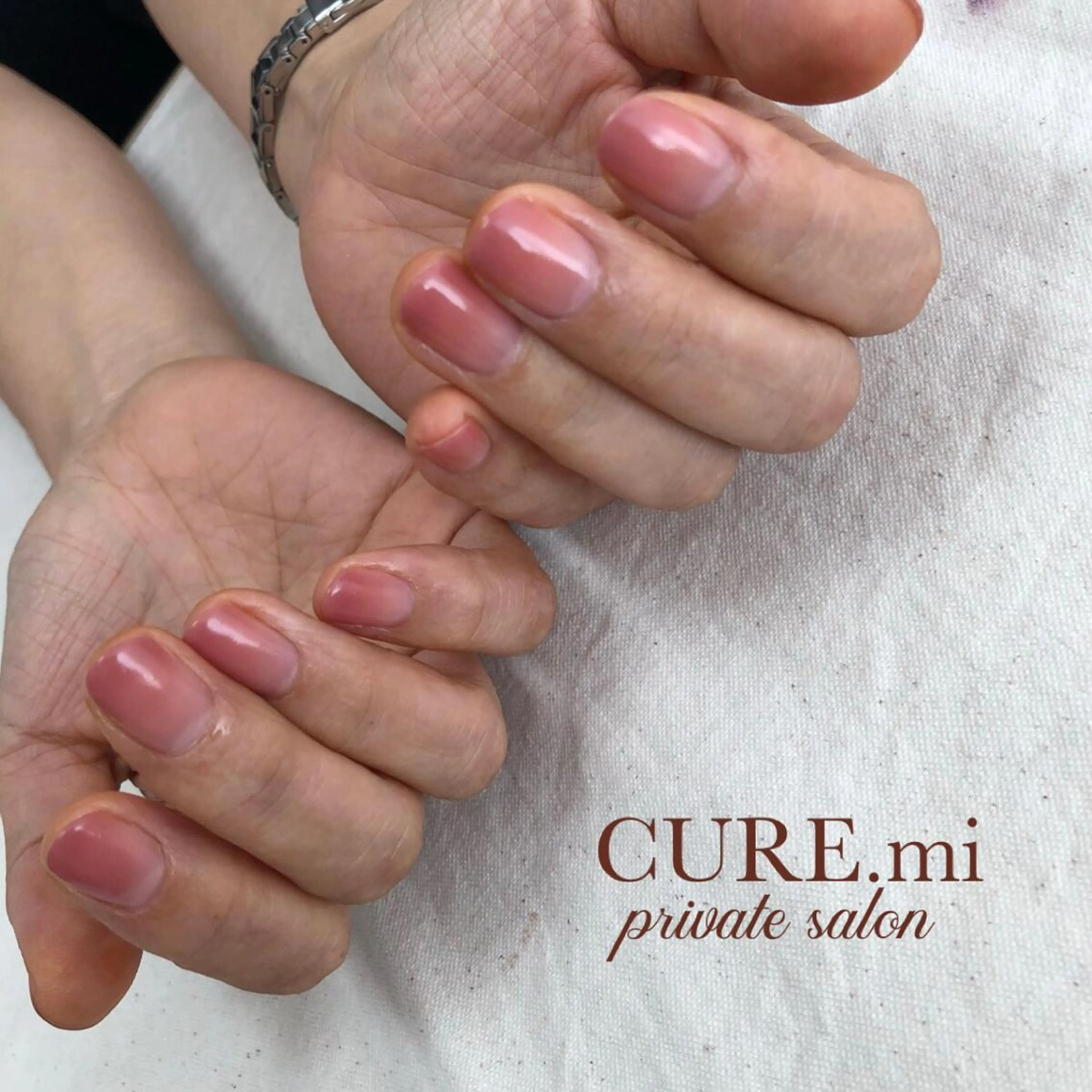 【単色グラデーション】オフ付/丁寧なケア/保湿/おすすめカラーから💛の写真