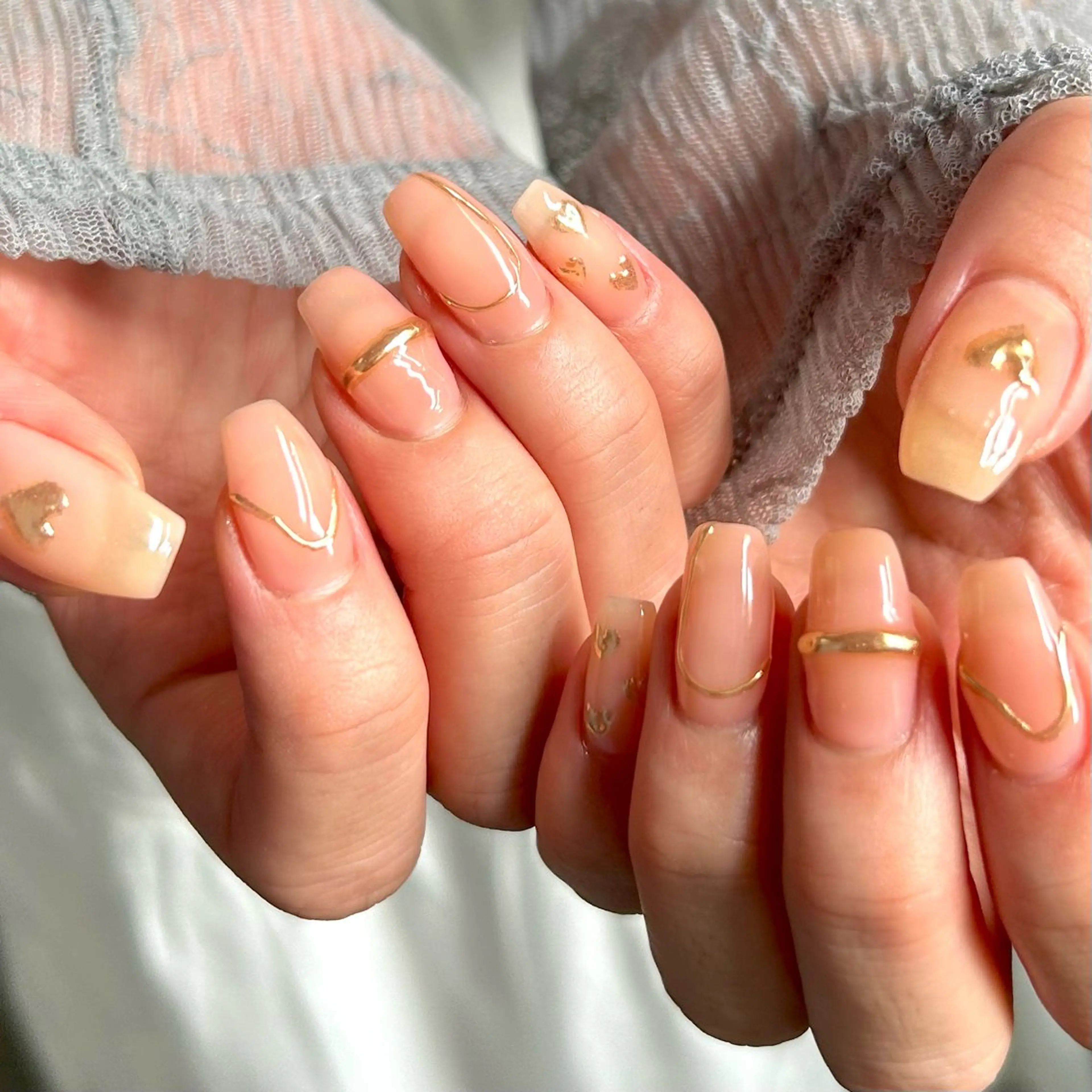 ネイル ゴールド ハート ミラーネイル ピンク 春ネイル shine'an fuka🌿🫧のネイルデザイン