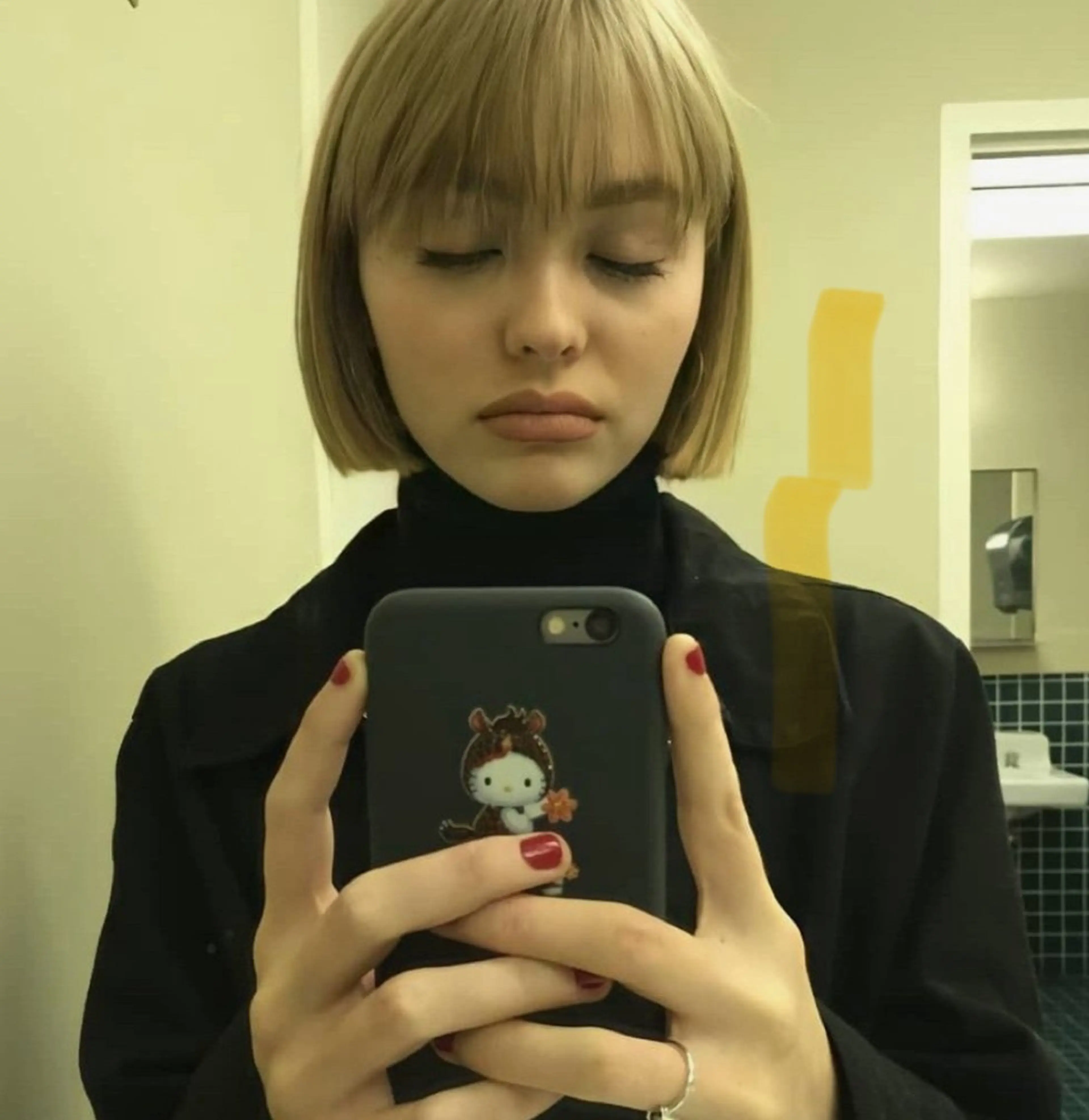 ミディアム カラー 切りっぱなしボブ ボブ MIU/ルーツカラー 顔まわりレイヤーのヘアスタイル