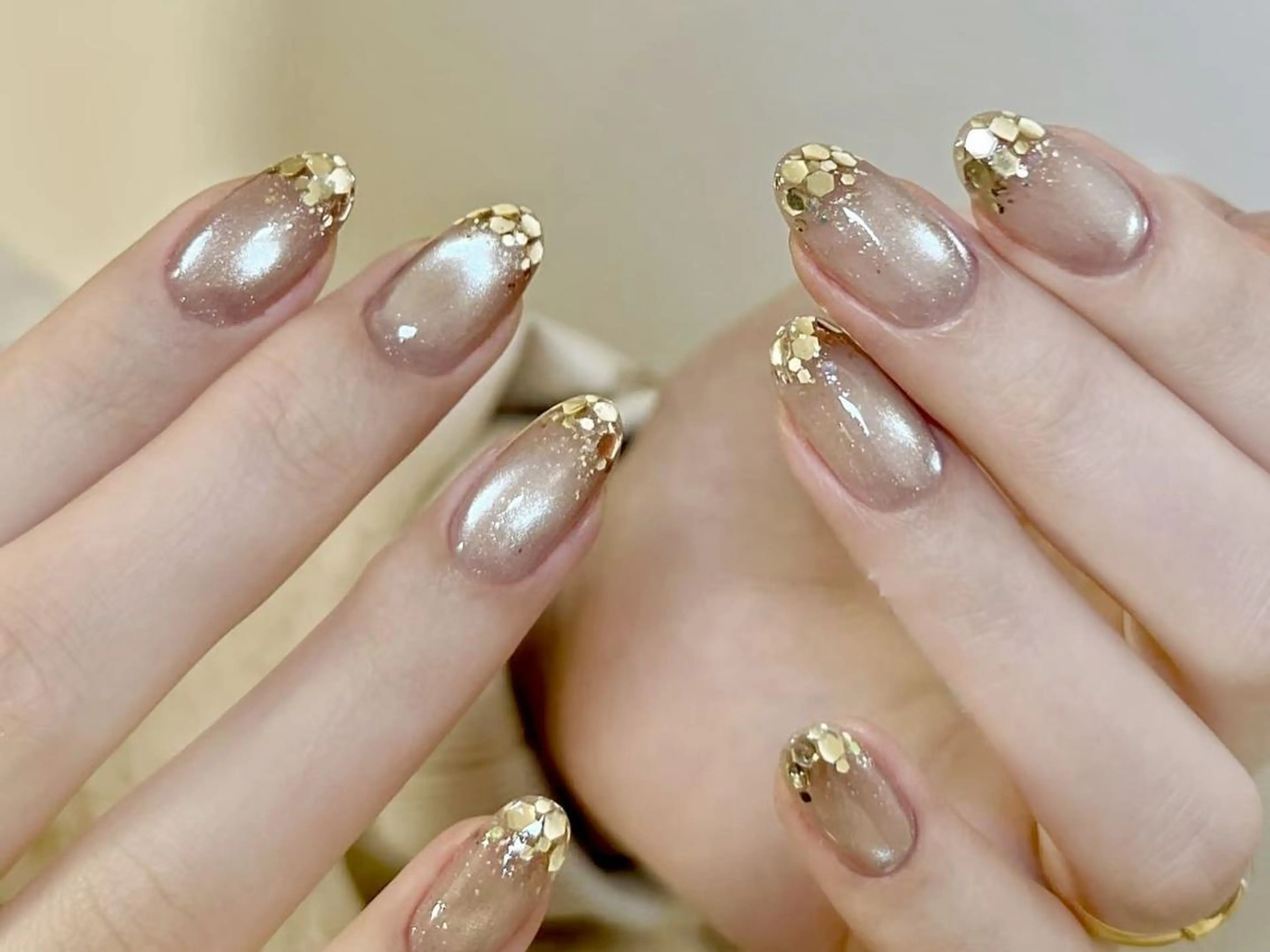 ネイル カジュアル ジェルネイル ゴールド グラデーション ホログラムネイル ハンドネイル ハンドケア 🎀Sense Nail吉祥寺店🎀のネイルデザイン