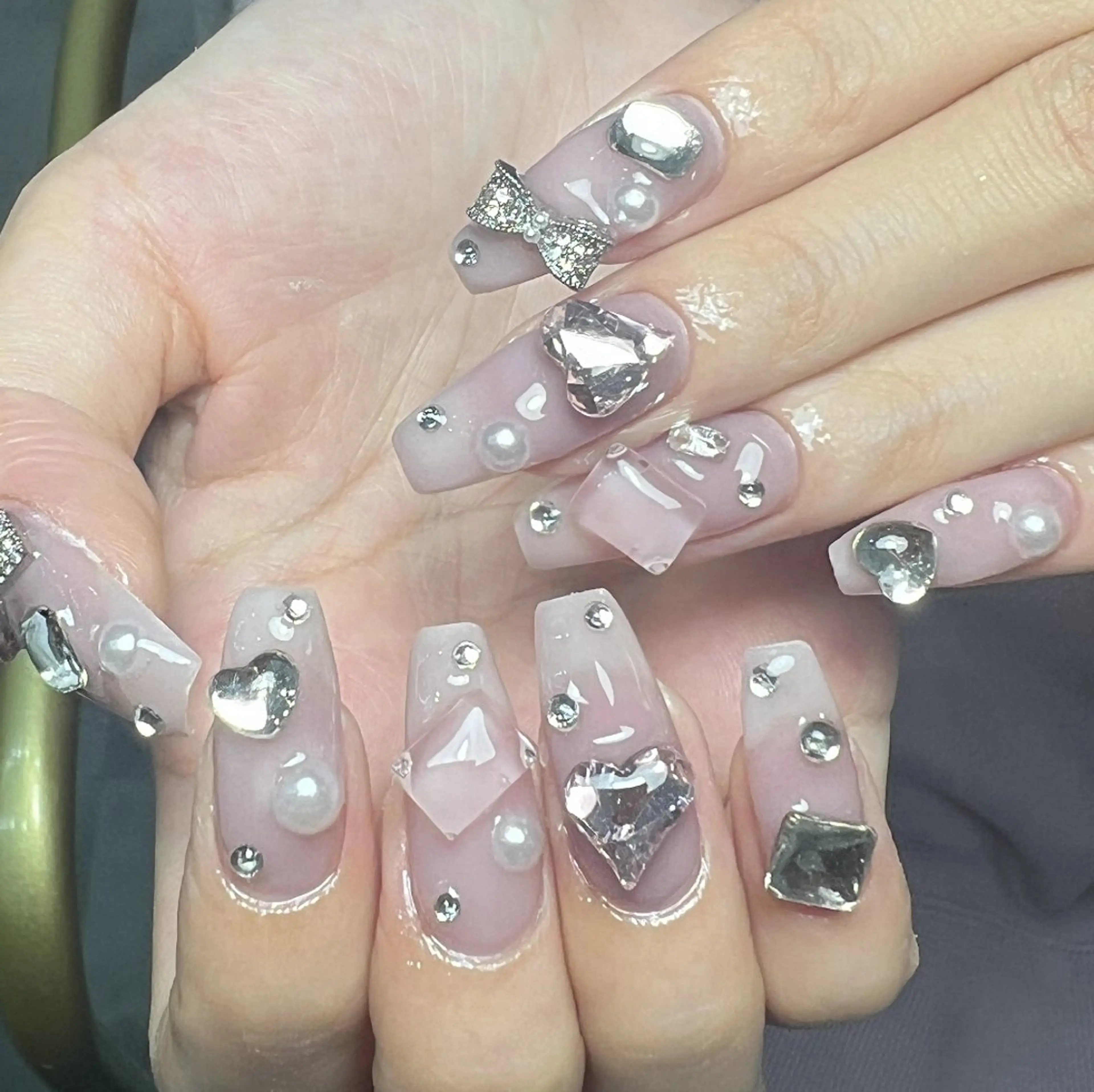 ネイル チークネイル 長さ出し フレンチネイル ジェルネイル キラキラネイル ハンドネイル UM Nail Salonのネイルデザイン