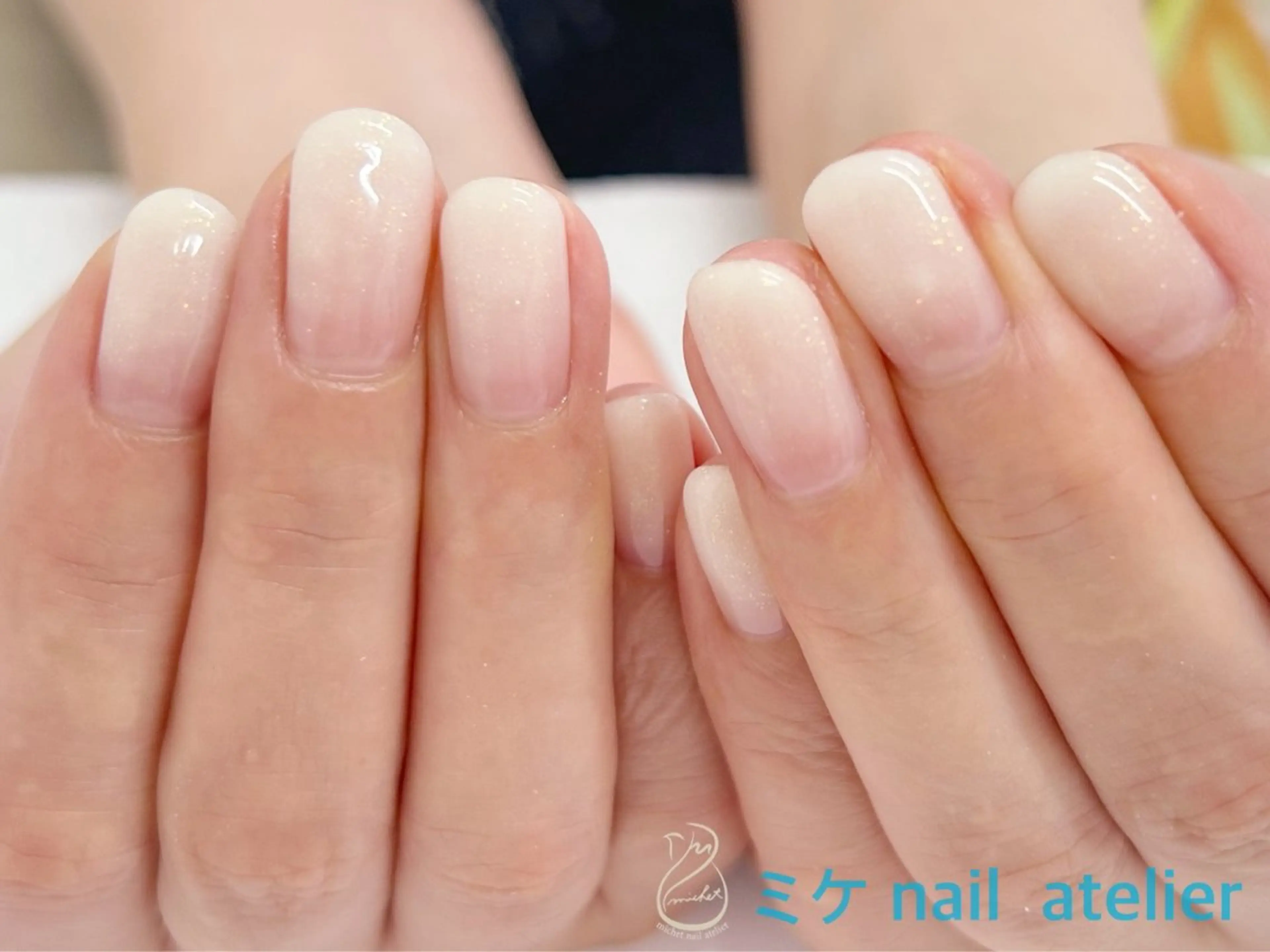ネイル ジェルネイル グラデーション ラメ(グリッター) シンプルネイル ホワイト ハンドネイル h. rikaのネイルデザイン