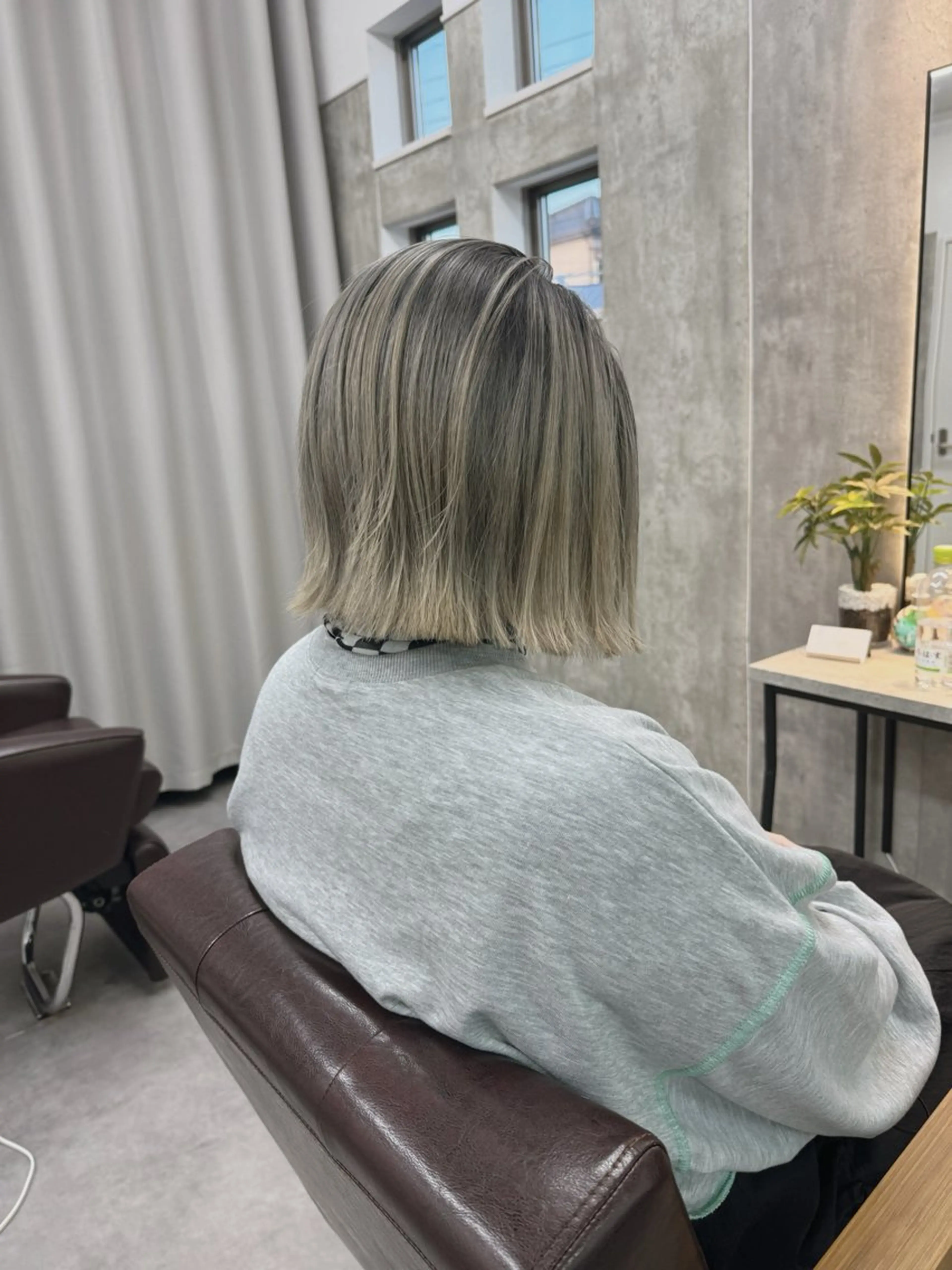 ショート ハイライト レイヤーカット 1席のみの 美容室IKKIのヘアスタイル