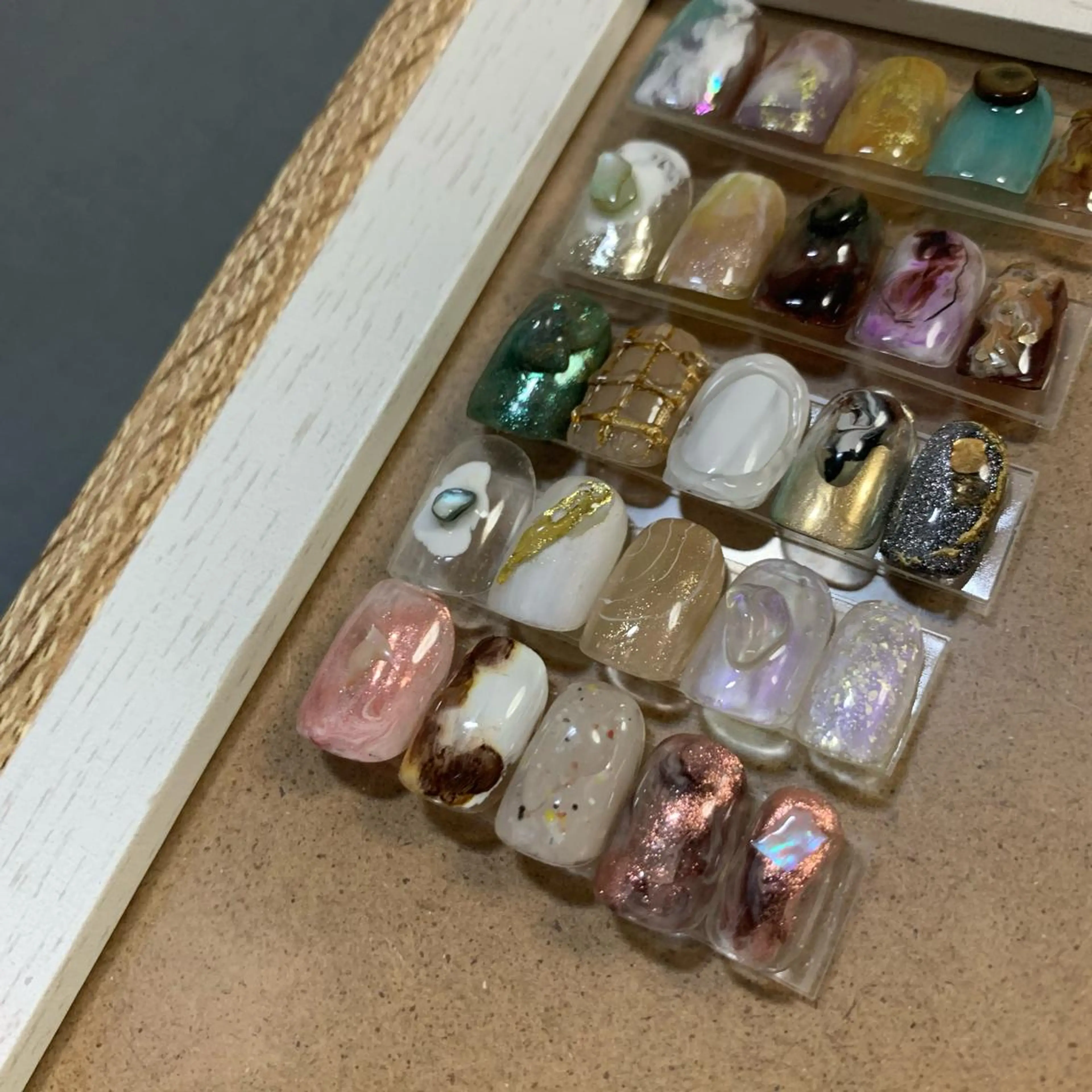 ネイル ネイルチップ repos~ルポ~所属・里見 麗のネイルデザイン