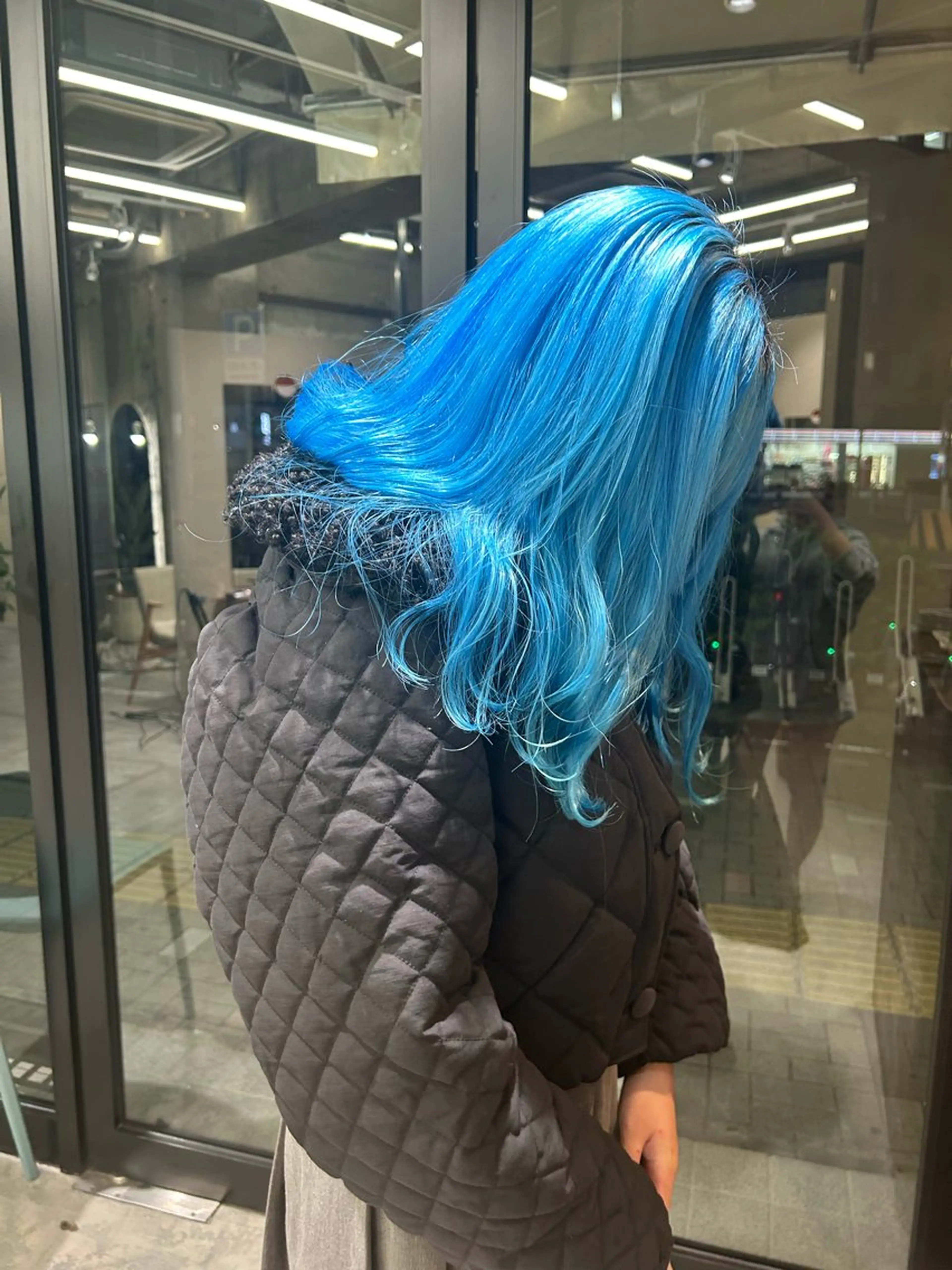 セミロング カラー ブリーチ 寺澤 花梨のヘアスタイル