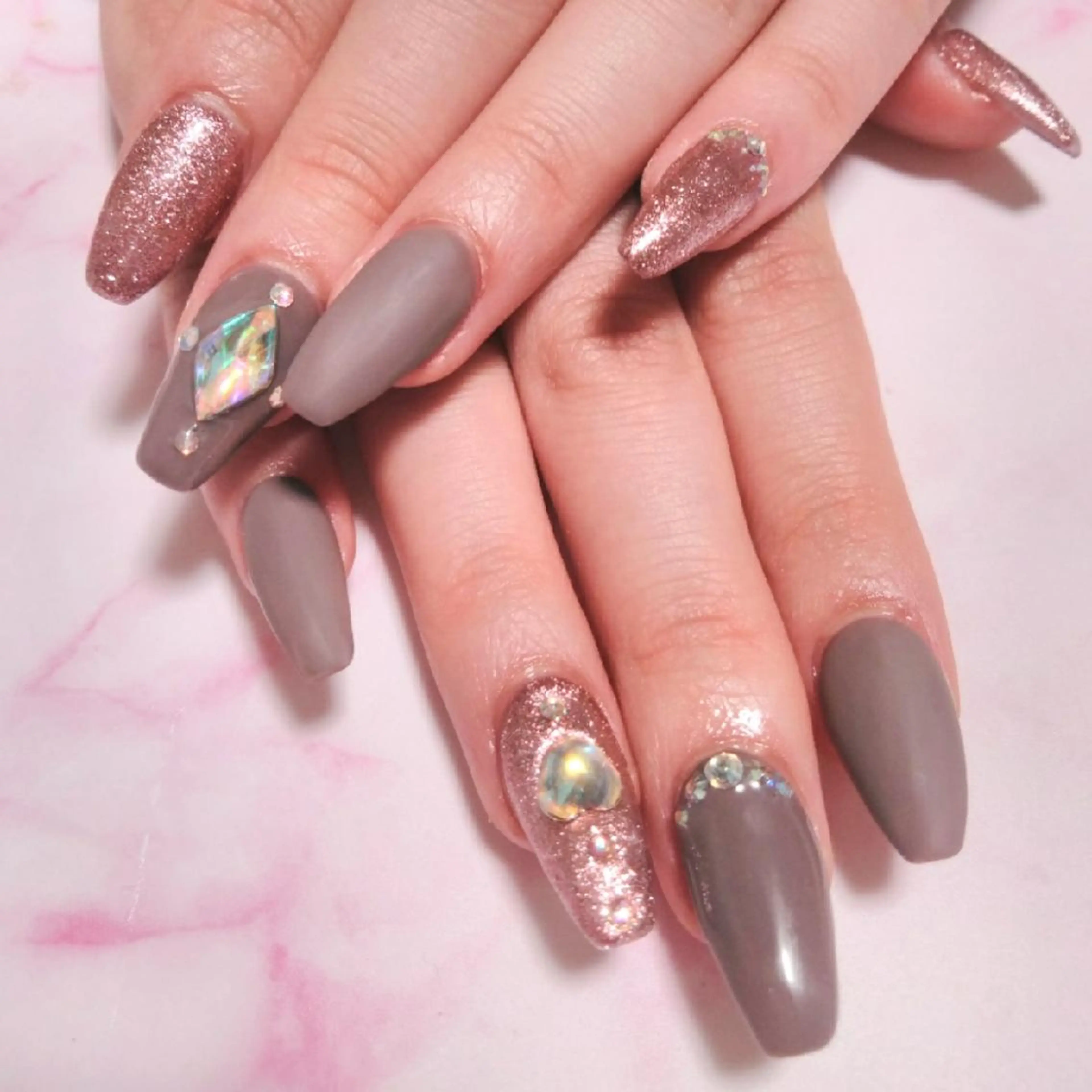 ネイル エステとネイル ローズコンフォートのネイルデザイン