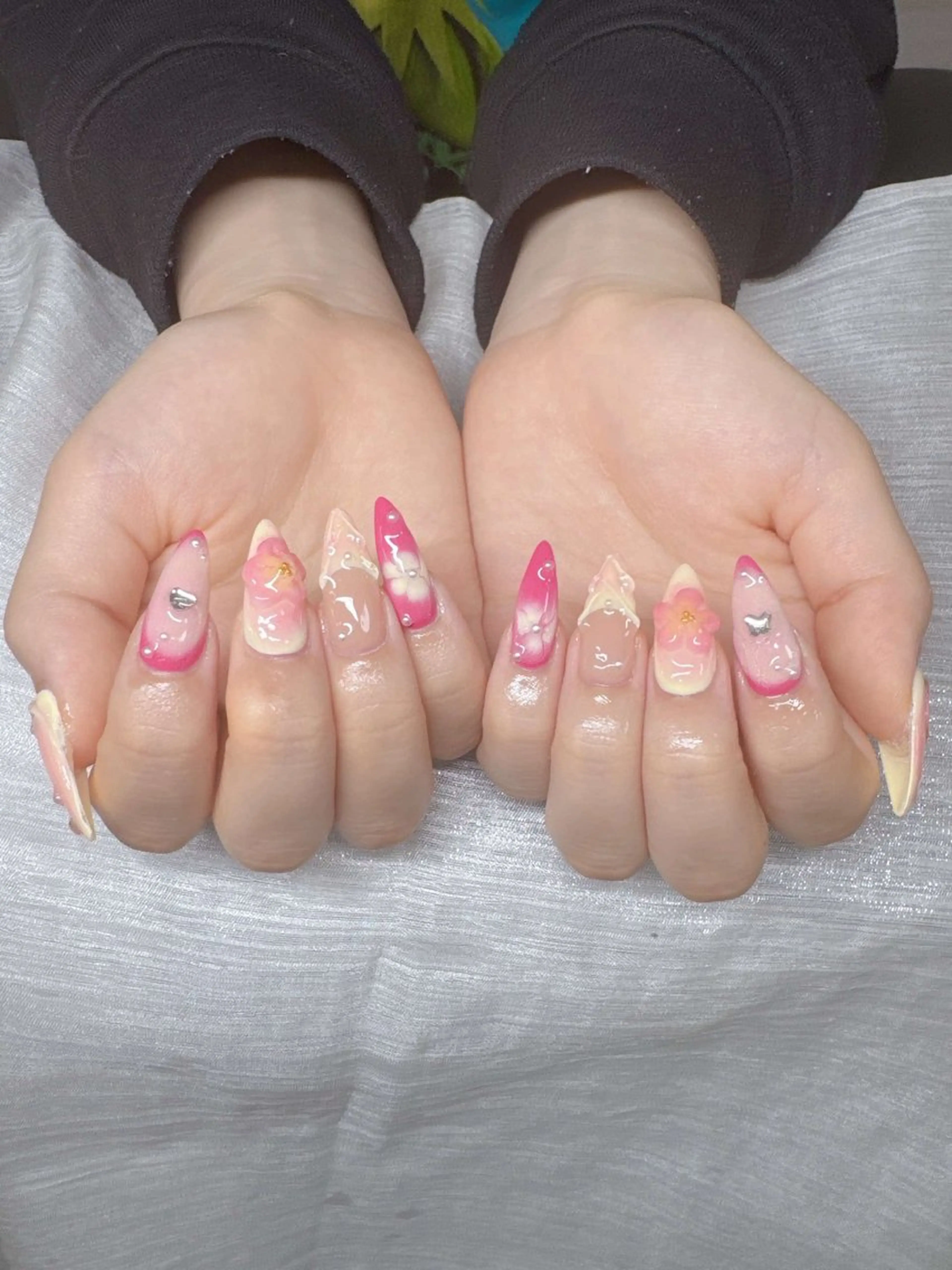 ネイル 長さ出し グラデーション 卒業式 キラキラネイル マグネットネイル Lee Nailsのネイルデザイン