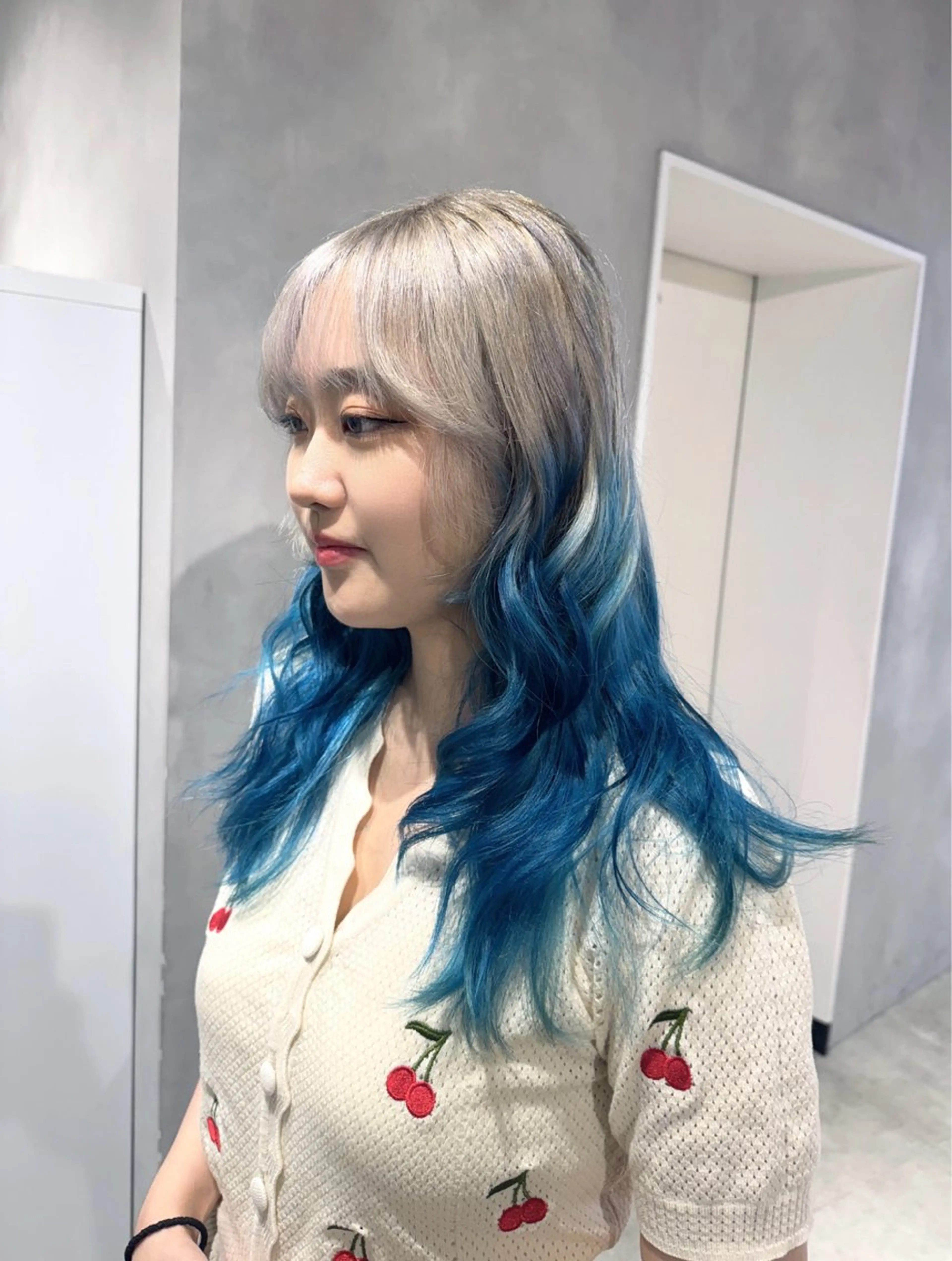 カラー アクアカラー ブリーチ ブルーカラー カット ヘアカラー トリートメント 透明感カラー✨艶髪 制作🌱山根あゆみのヘアスタイル