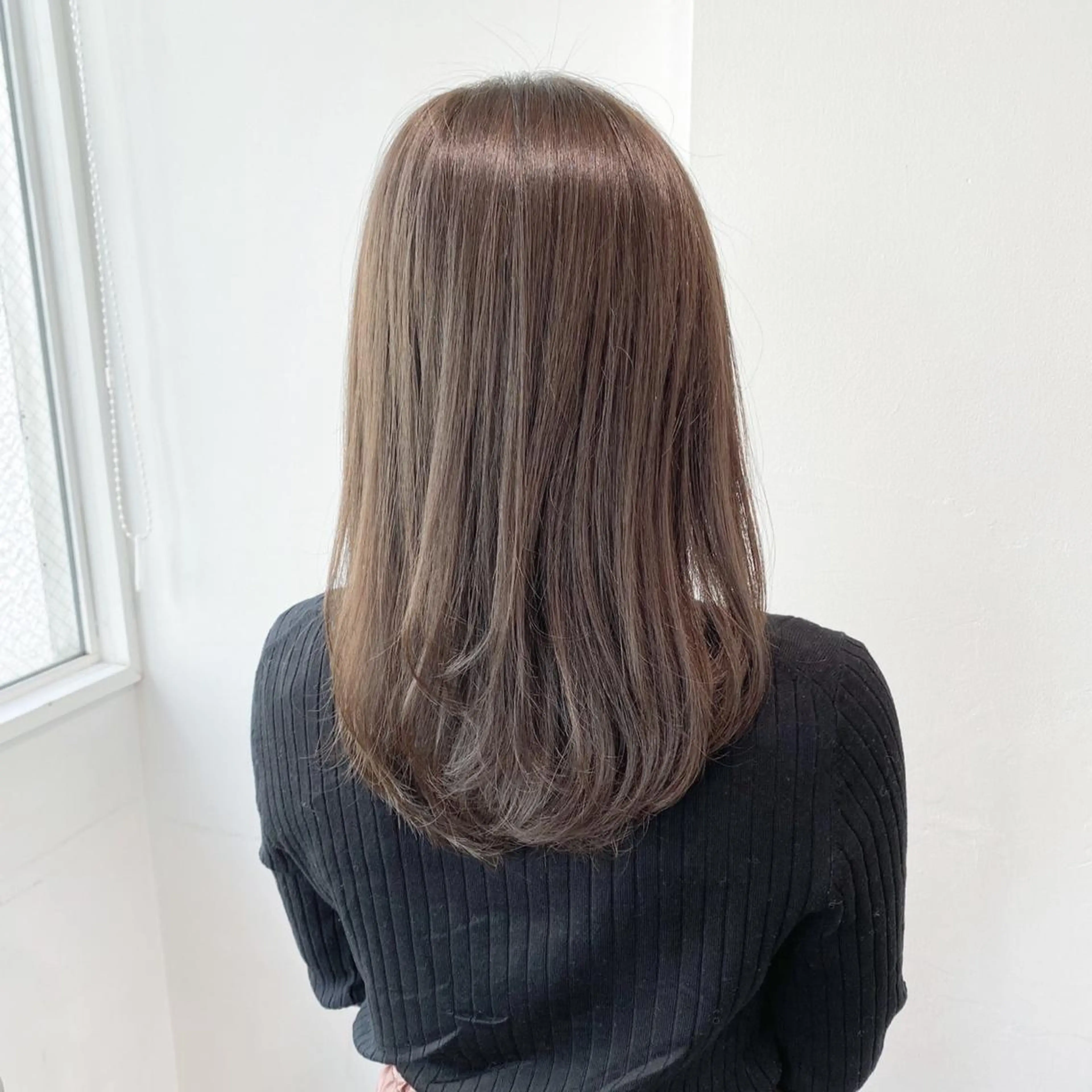 ミディアム くすみミルクティー／ ブラウン🪡TOWAのヘアスタイル