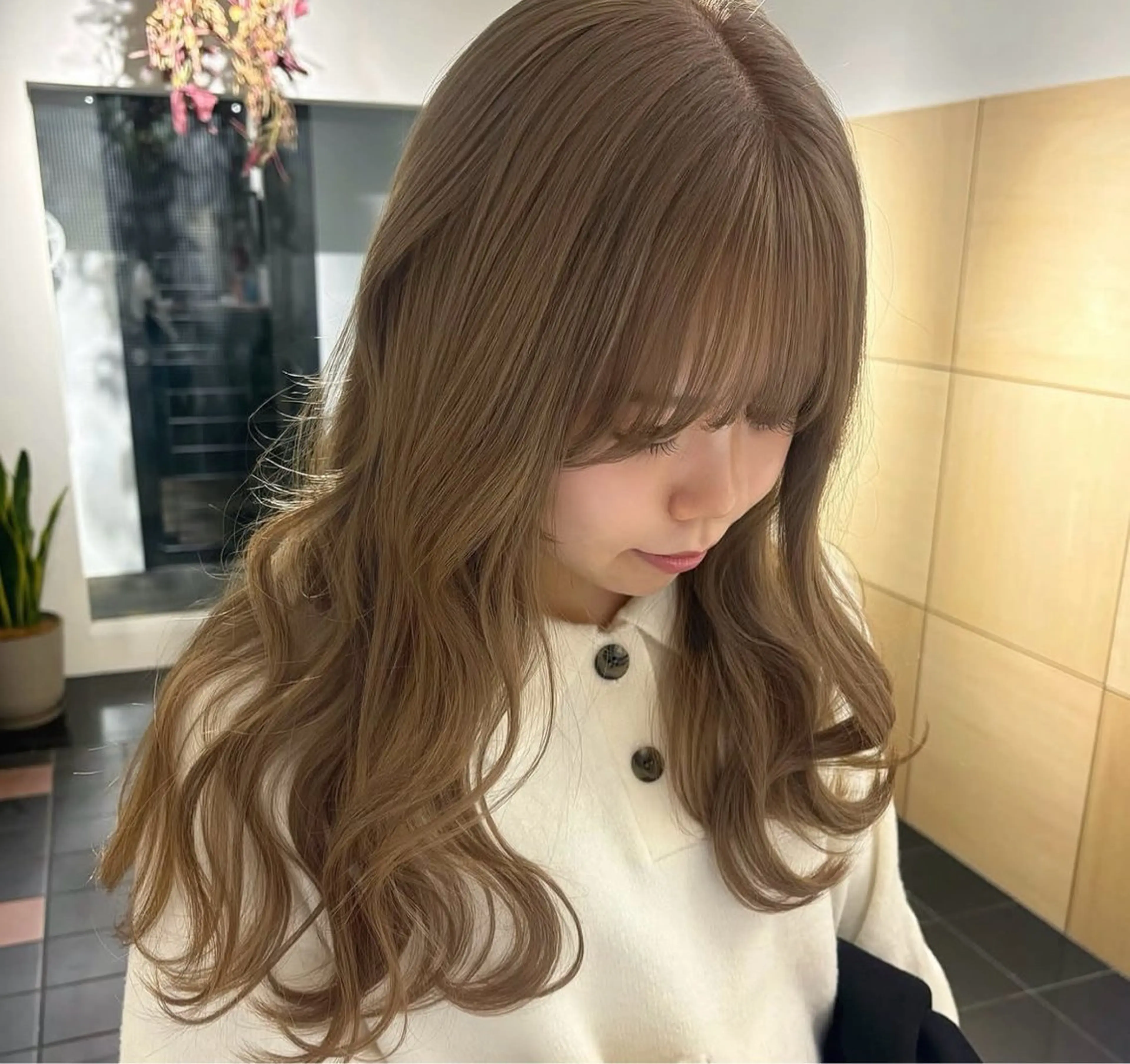 ロング カラー ベージュカラー ミルクティーベージュ カット ヘアカラー Yui⭐️ 【初カラー指名多め】のヘアスタイル