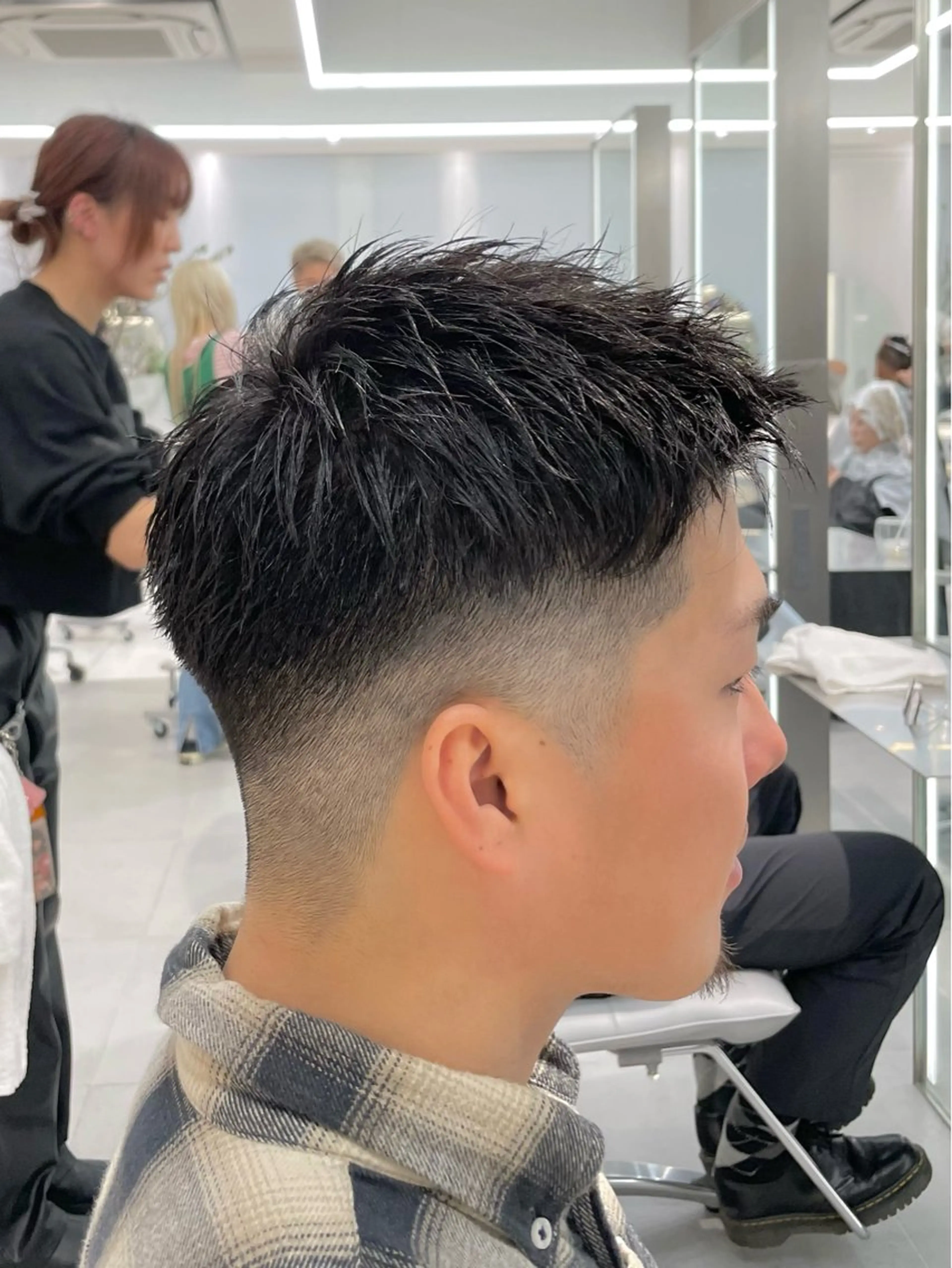 メンズ アップバング センターパート フェードカット マッシュ メンズパーマ カット ヘアセット 韓国メンズスタイル 🇰🇷カチモリのヘアスタイル