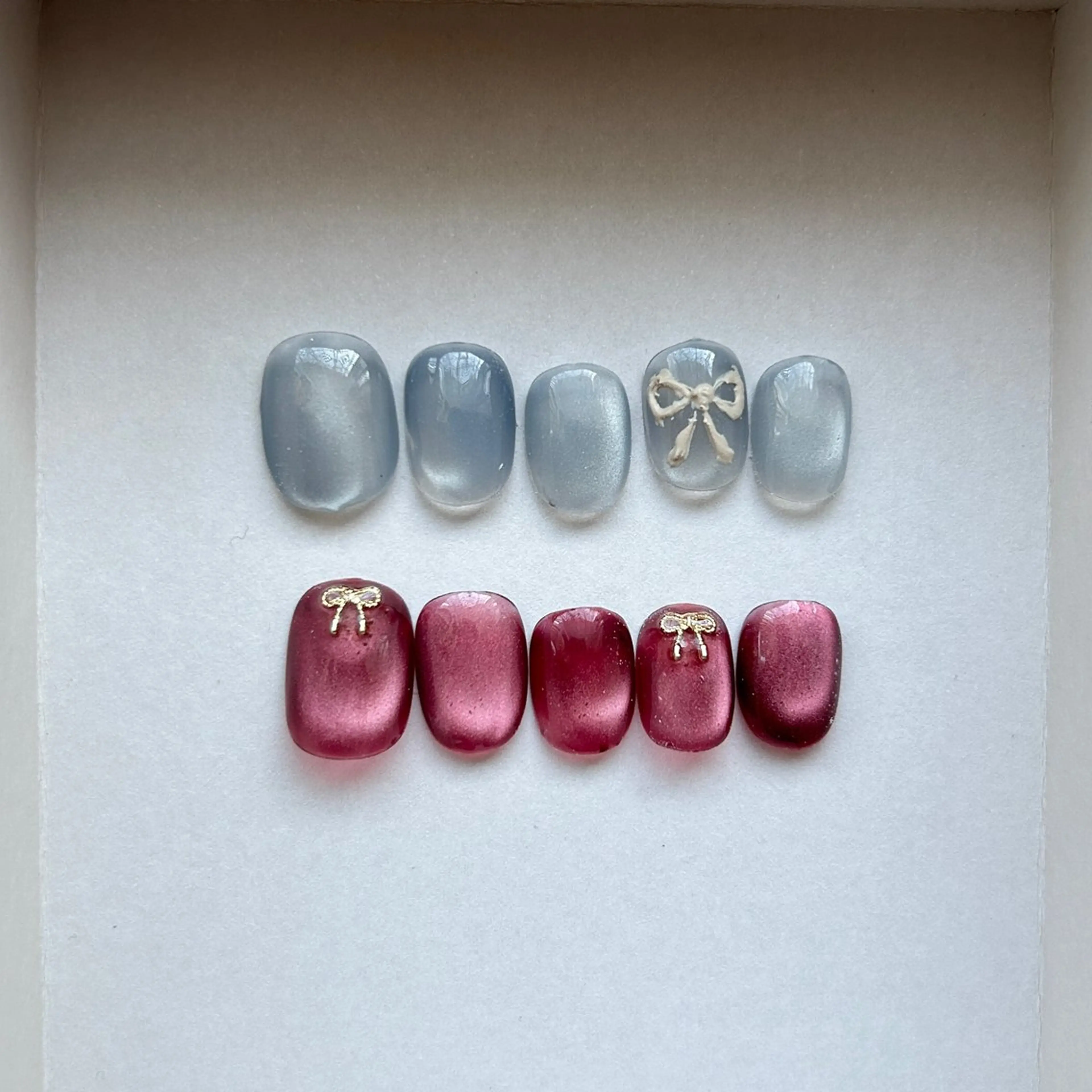 ネイル マグネットネイル リボン フリーランス¨̮⃝ ネイリストOKADAのネイルデザイン