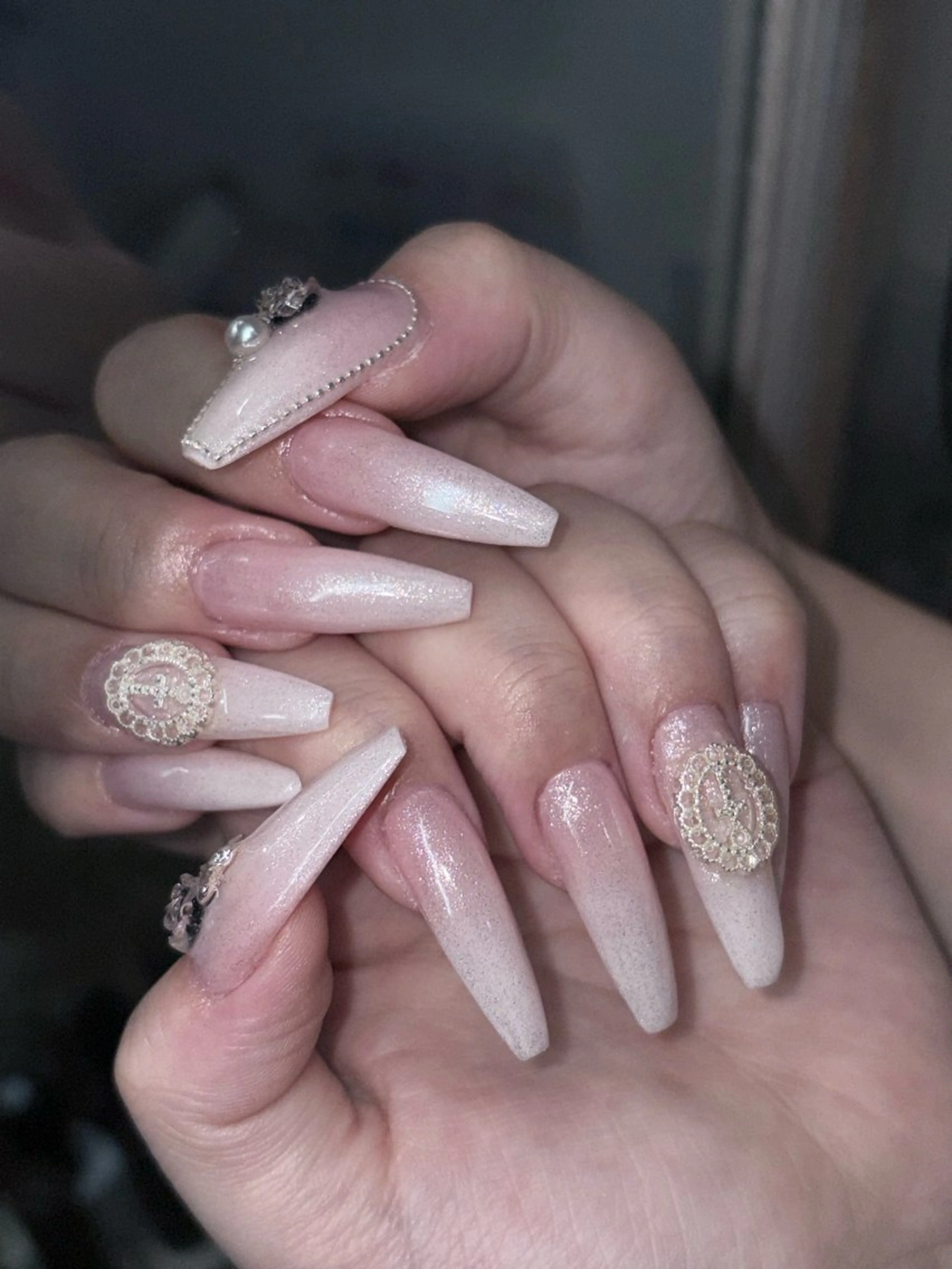 ネイル ハンドネイル NES NAIL所属・さゆり￤推しキャラ ￤ロングネイル🩷のネイルデザイン