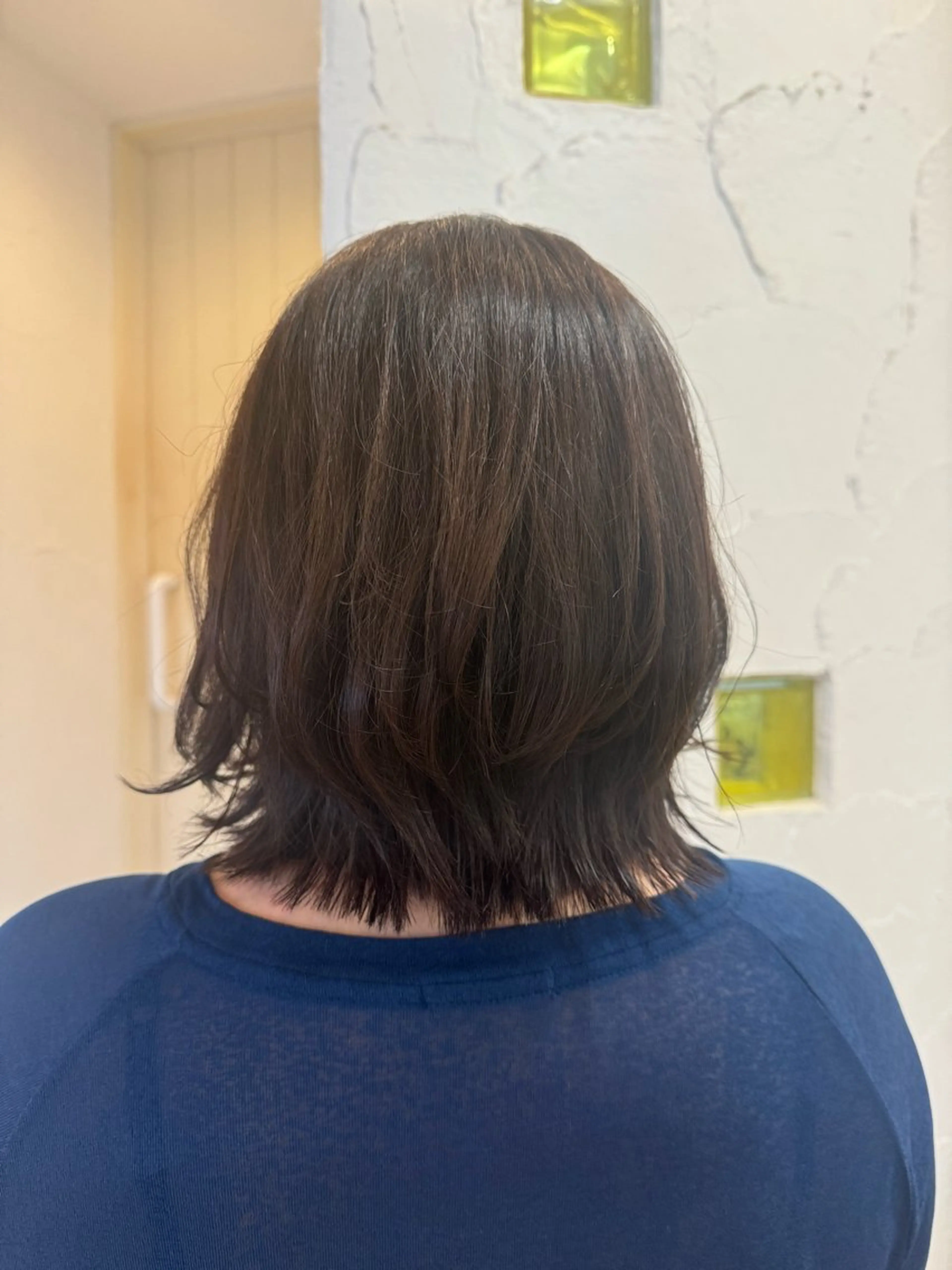 ミディアム レイヤーカット 𝒇𝒍𝒂𝒕/ 𝐇𝐈𝐍𝐀のヘアスタイル