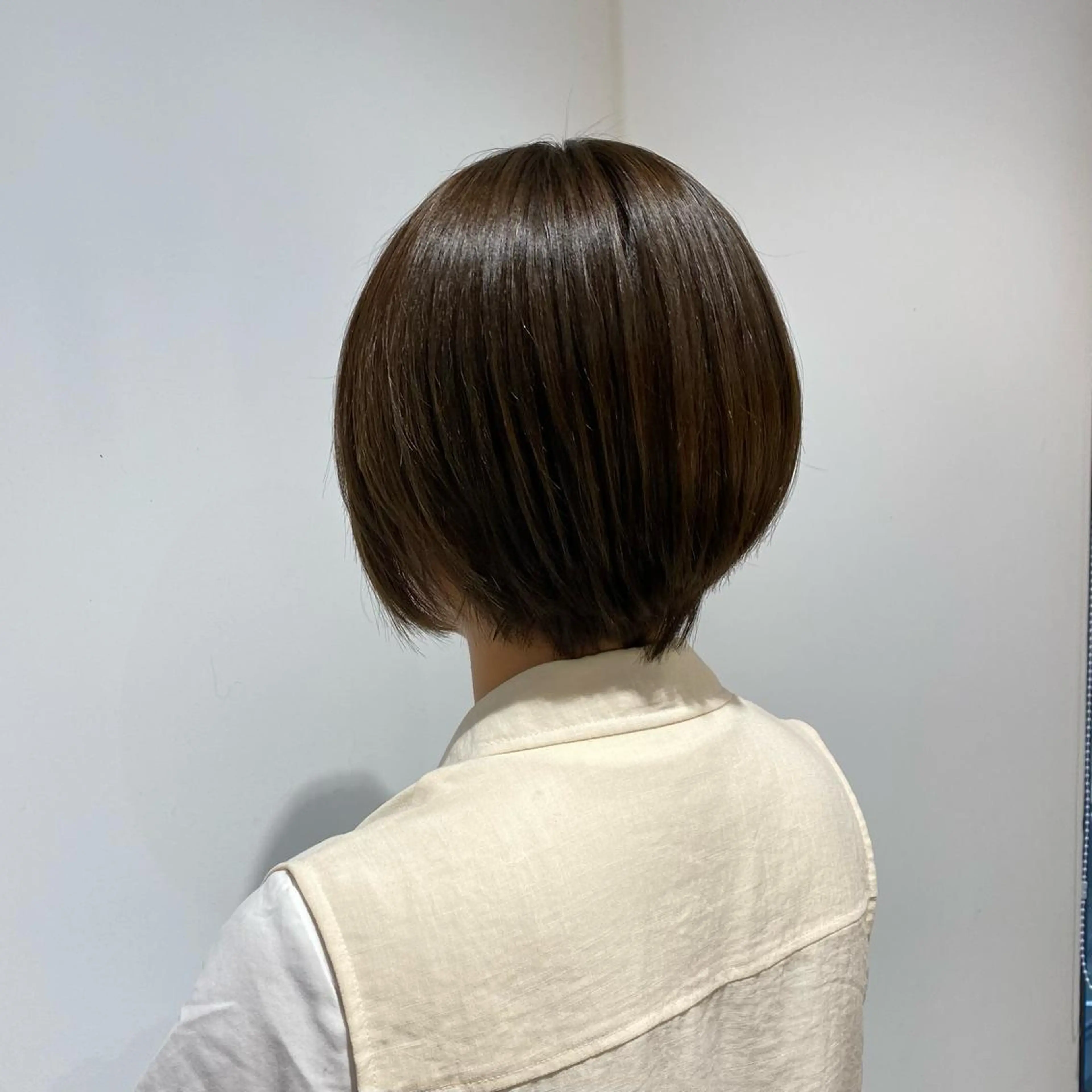 ショート カラー mei / 艶カラー ミディアム レイヤーのヘアスタイル