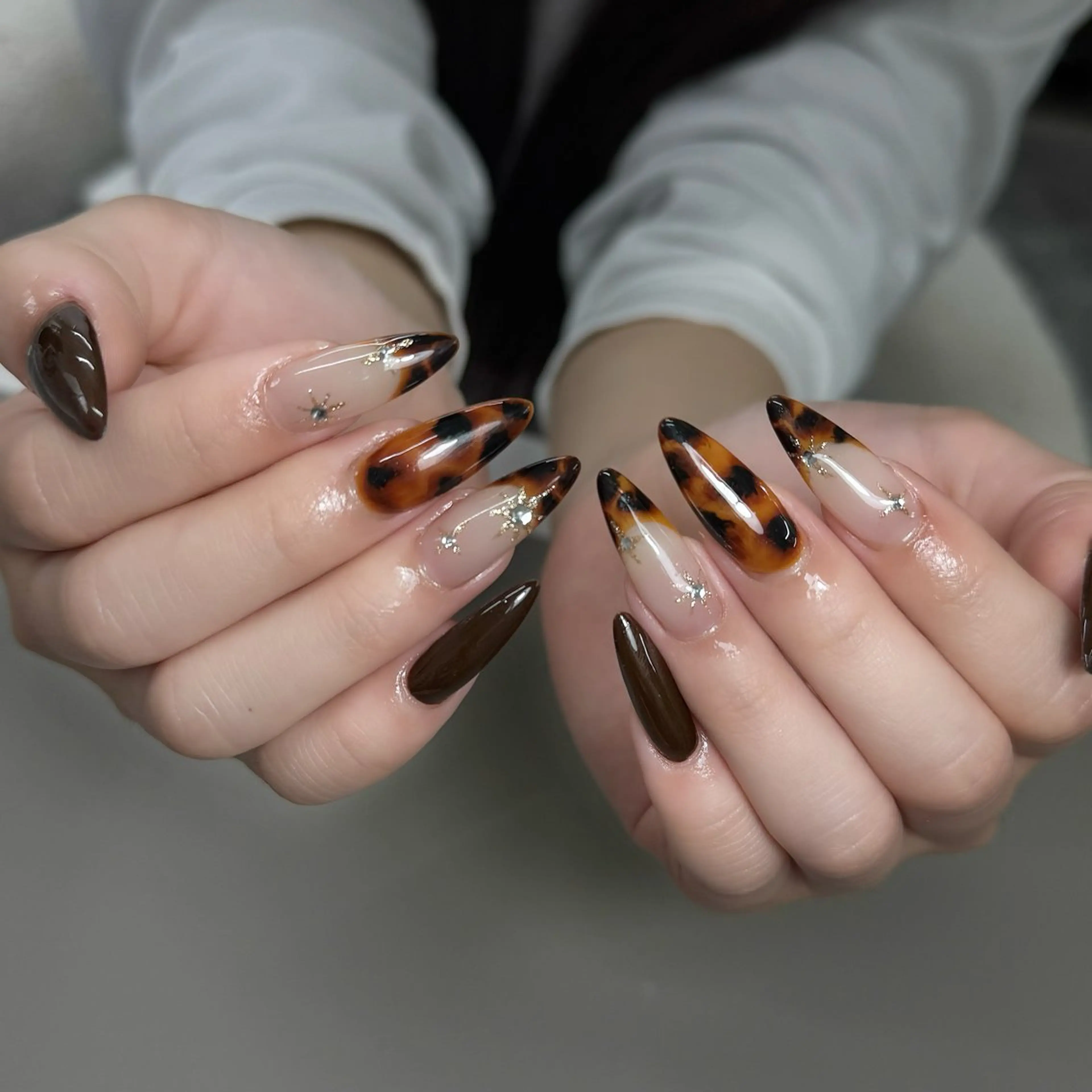 ネイル アートネイル フレンチネイル ジェルネイル ハート キラキラネイル ハンドネイル ハンドケア 🌸Hana 🌸のネイルデザイン