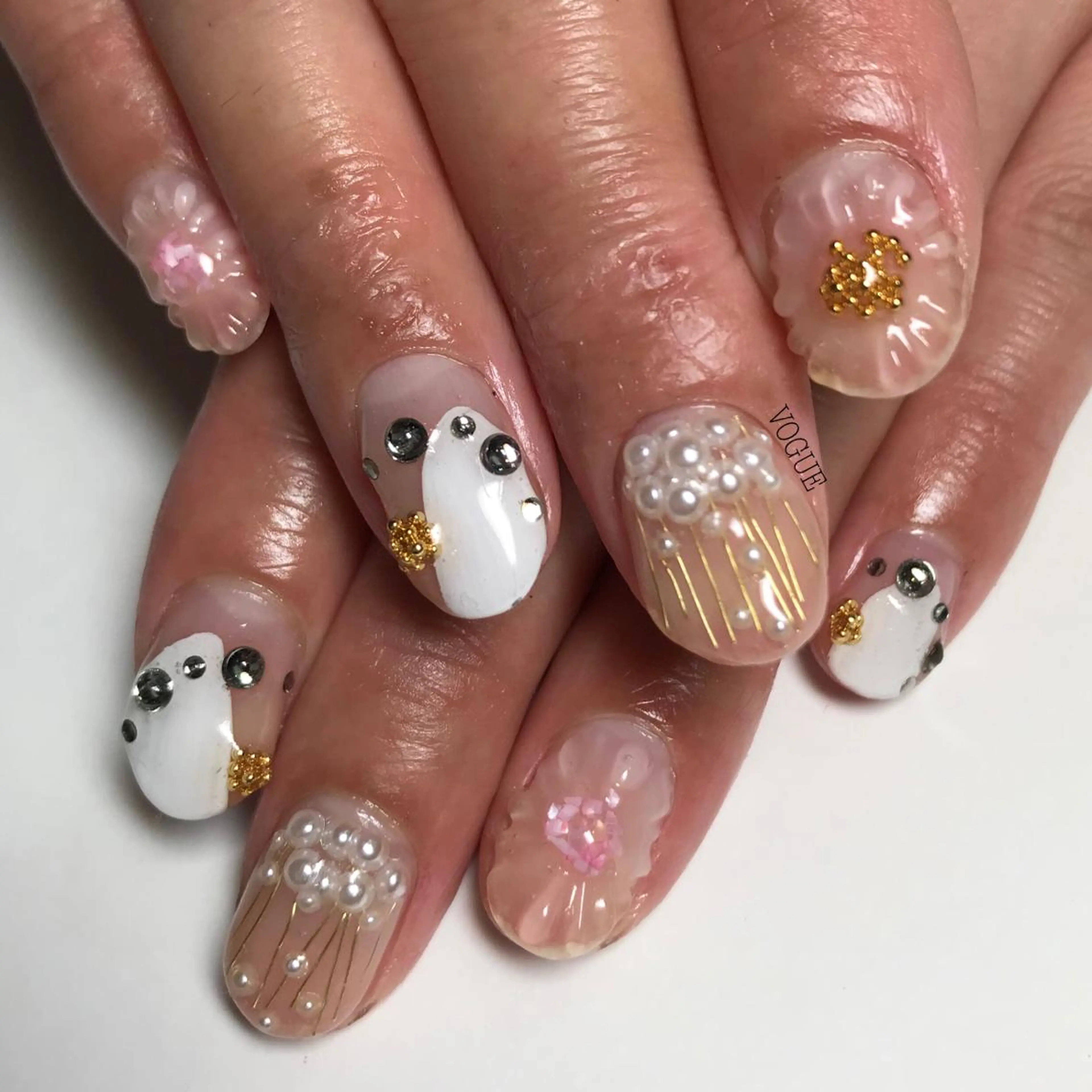 ネイル ハンドネイル VOGUE ×SWANのネイルデザイン