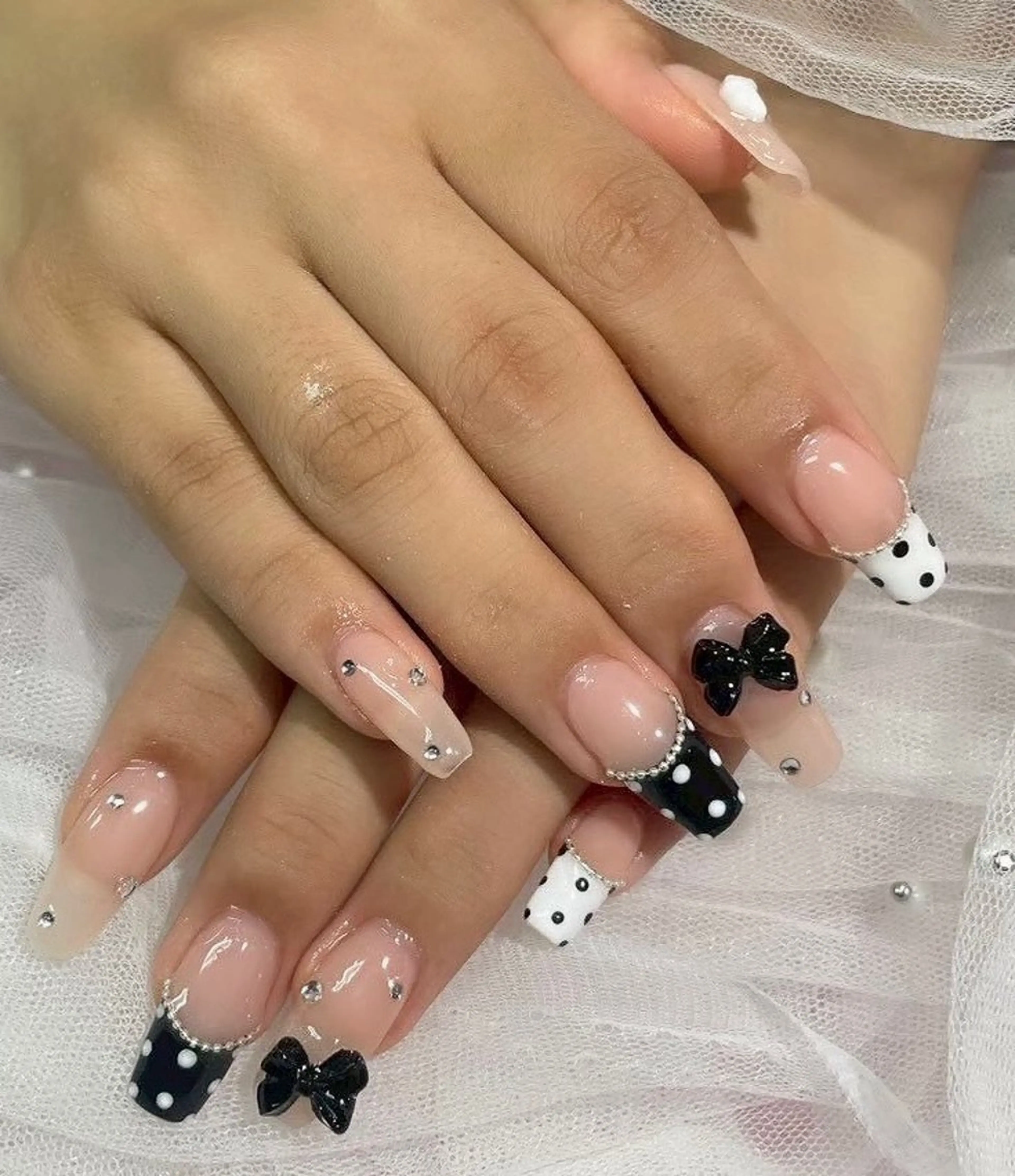 ネイル 長さ出し ガーリー 持ち込み Lowé所属・Lowé みるくのネイルデザイン