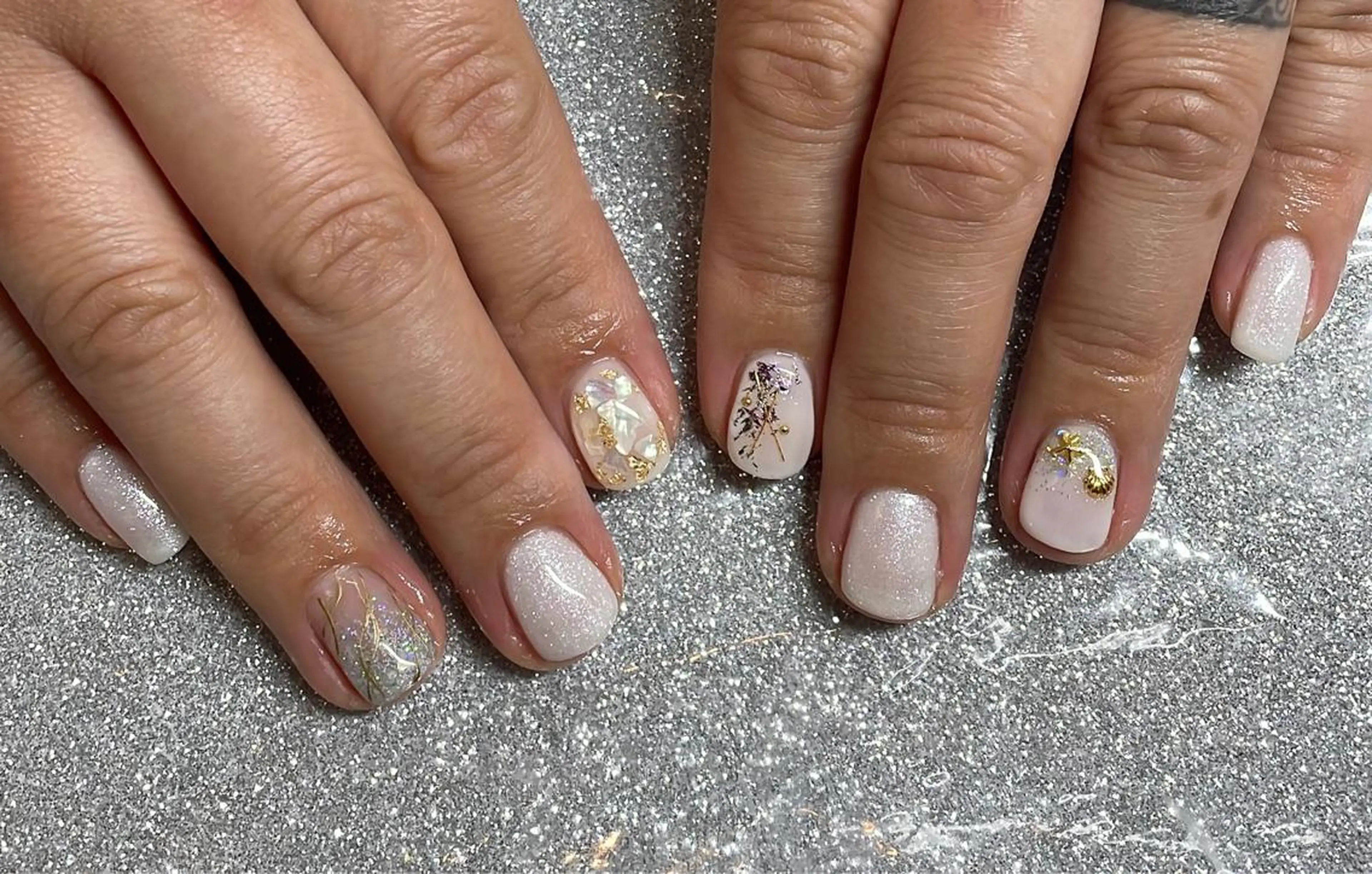 ネイル ハンドネイル VIERU 🌈🎀💖のネイルデザイン