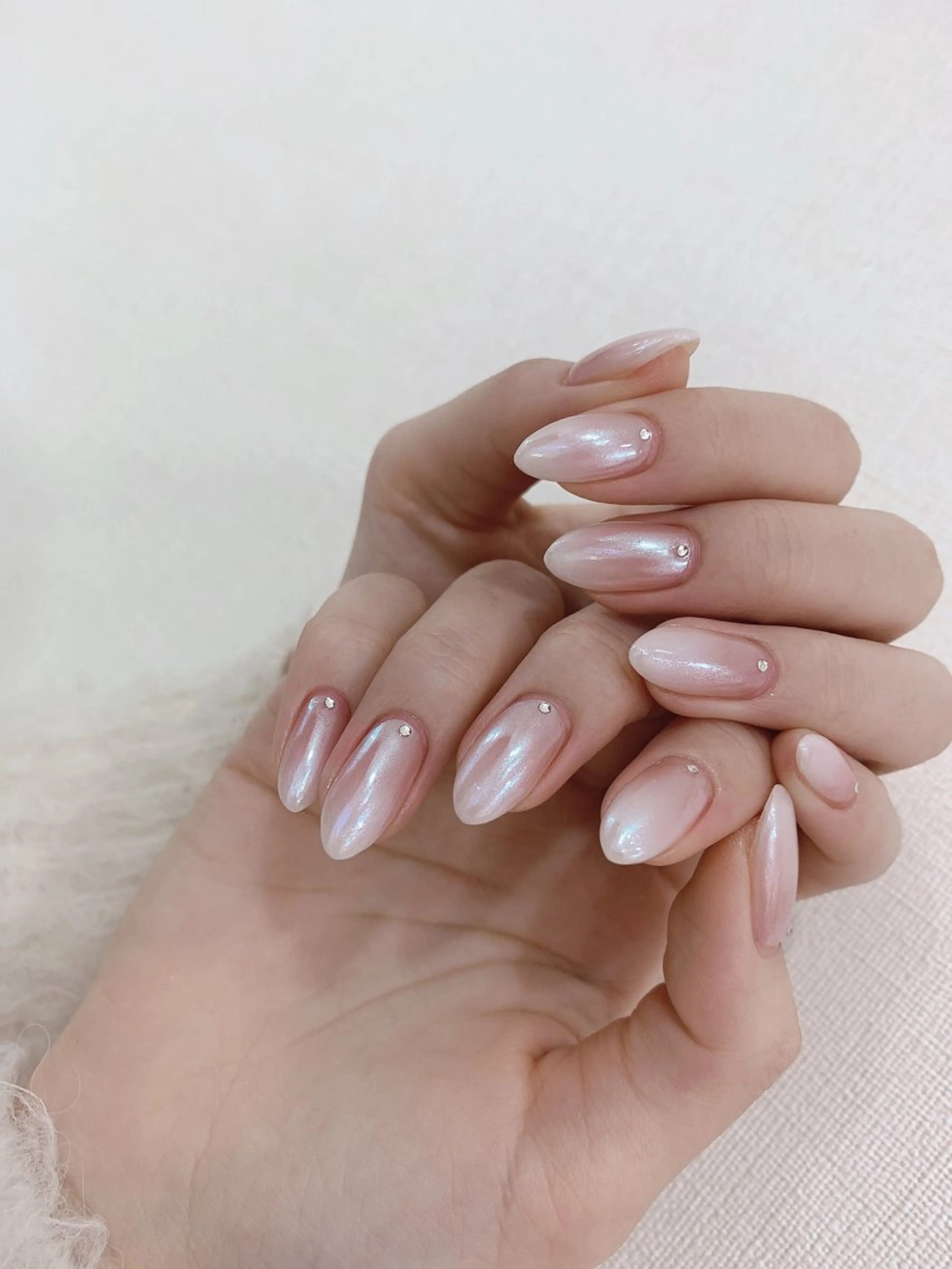 ネイル キラキラネイル 韓国ネイル ミラーネイル ワンホンネイル 冬ネイル ハンドネイル Rainbow nail所属・Rainbow Nailのネイルデザイン