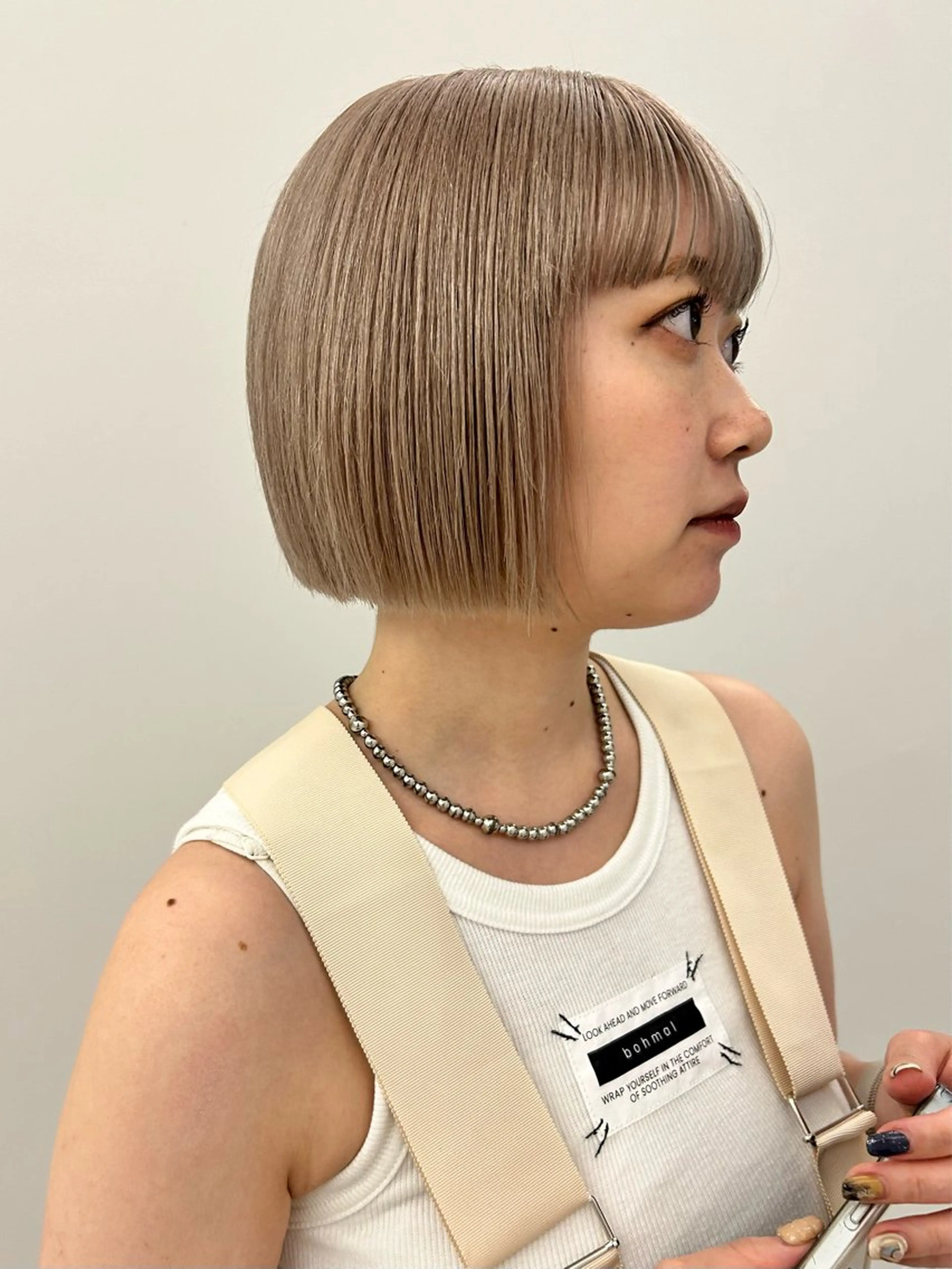 ショート カラー ベージュカラー ハイトーンカラー ハイトーンベージュ ボブ ハイトーン/ブリーチ 似合せカット/パーマのヘアスタイル