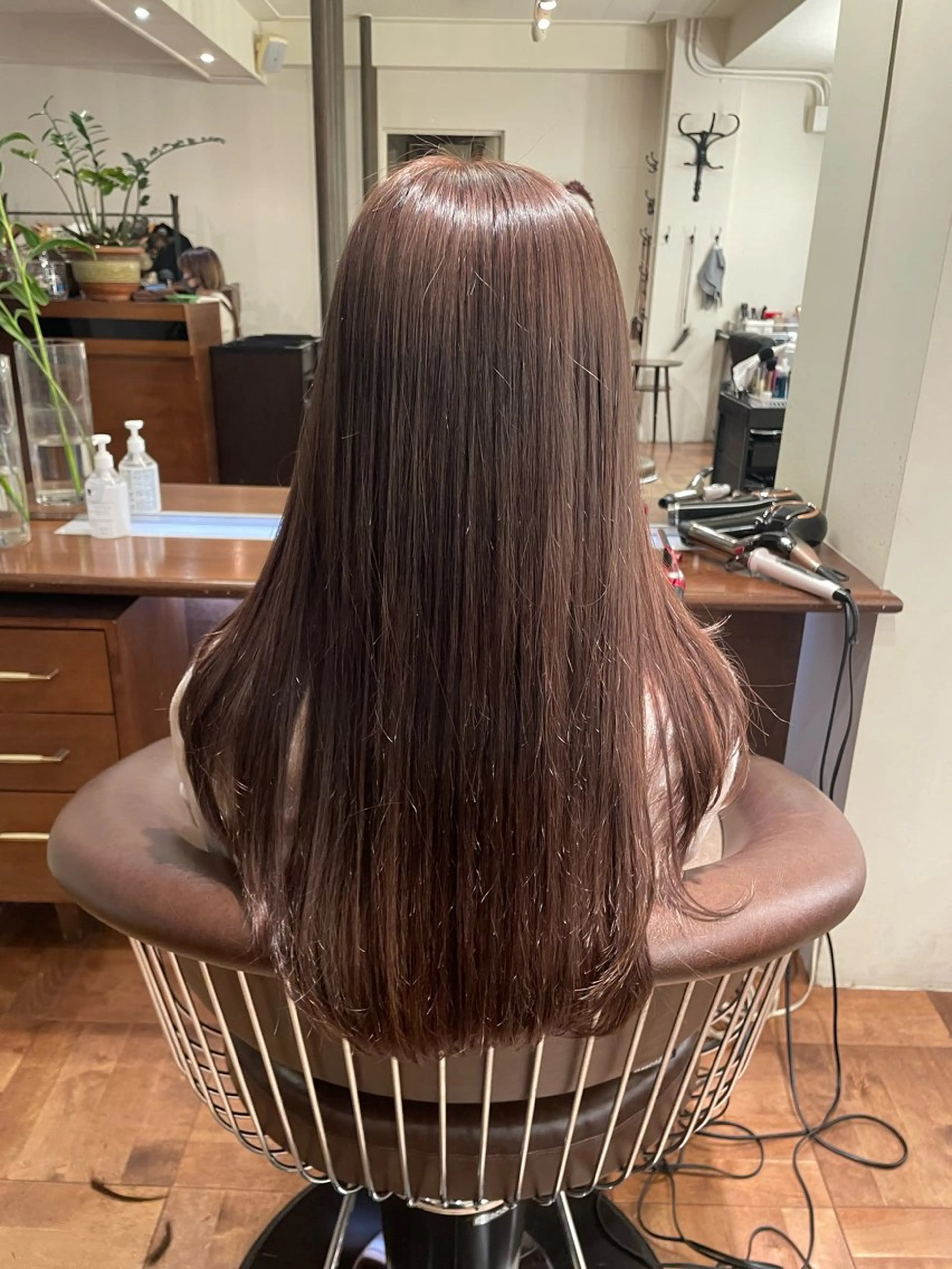 ロング カラー ブリーチ ブラウンカラー ショコラブラウン 透明感カラー BOTANICAL所属・BOTANICAL Aoiのヘアスタイル