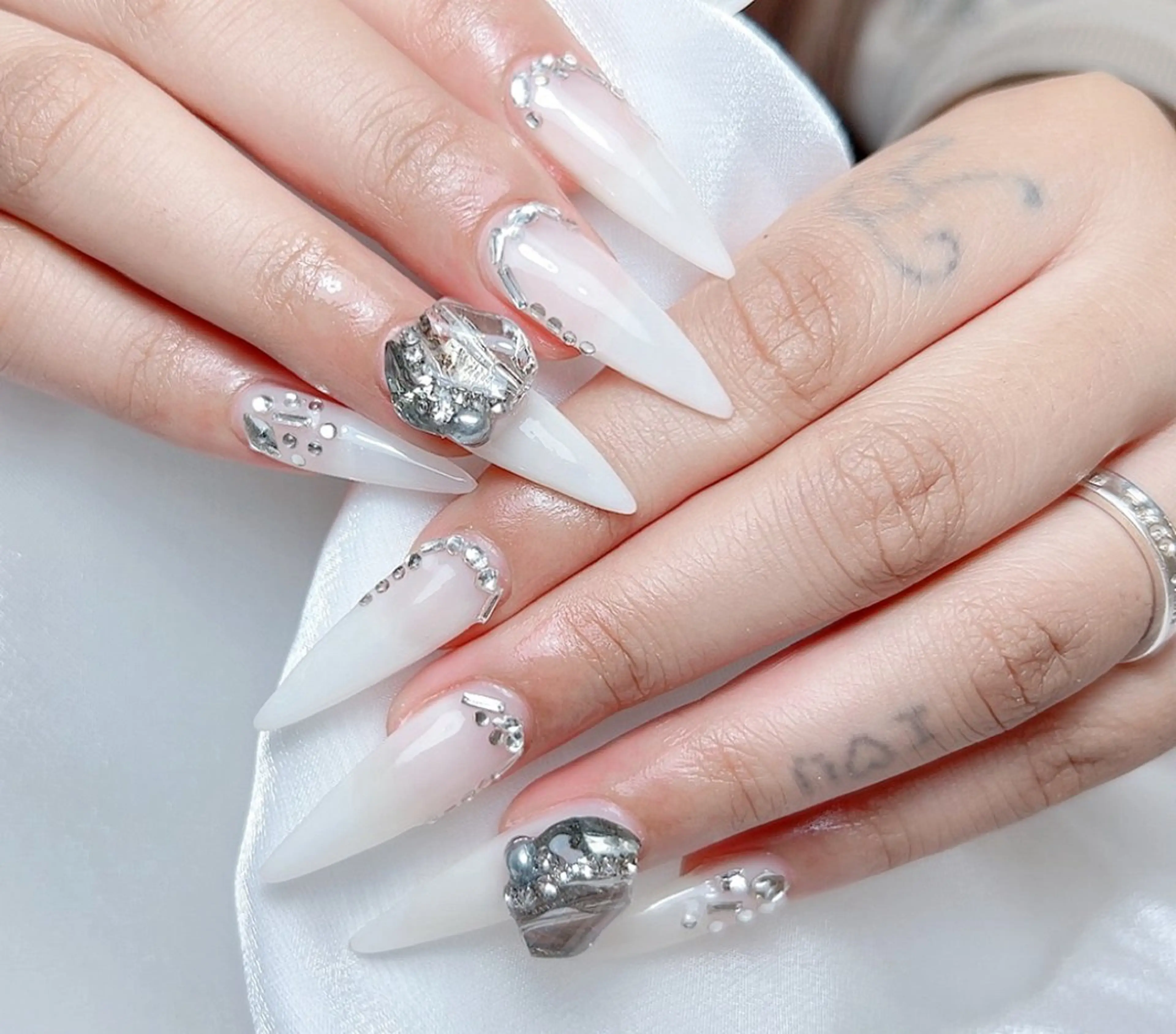 ネイル ハンドネイル M🌷nail 長さだし専門店のネイルデザイン