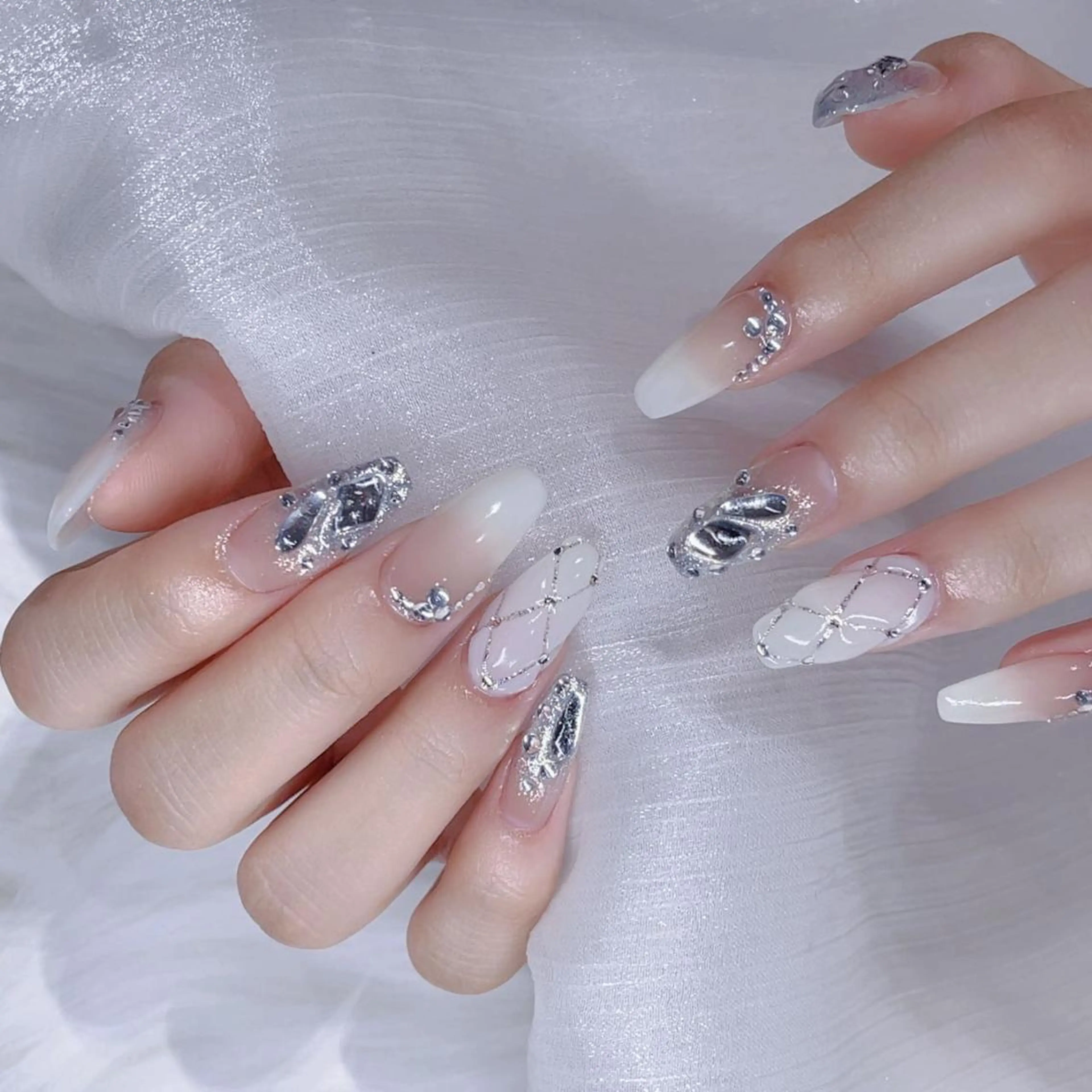 ネイル ネイルチップ Queens テイのネイルデザイン