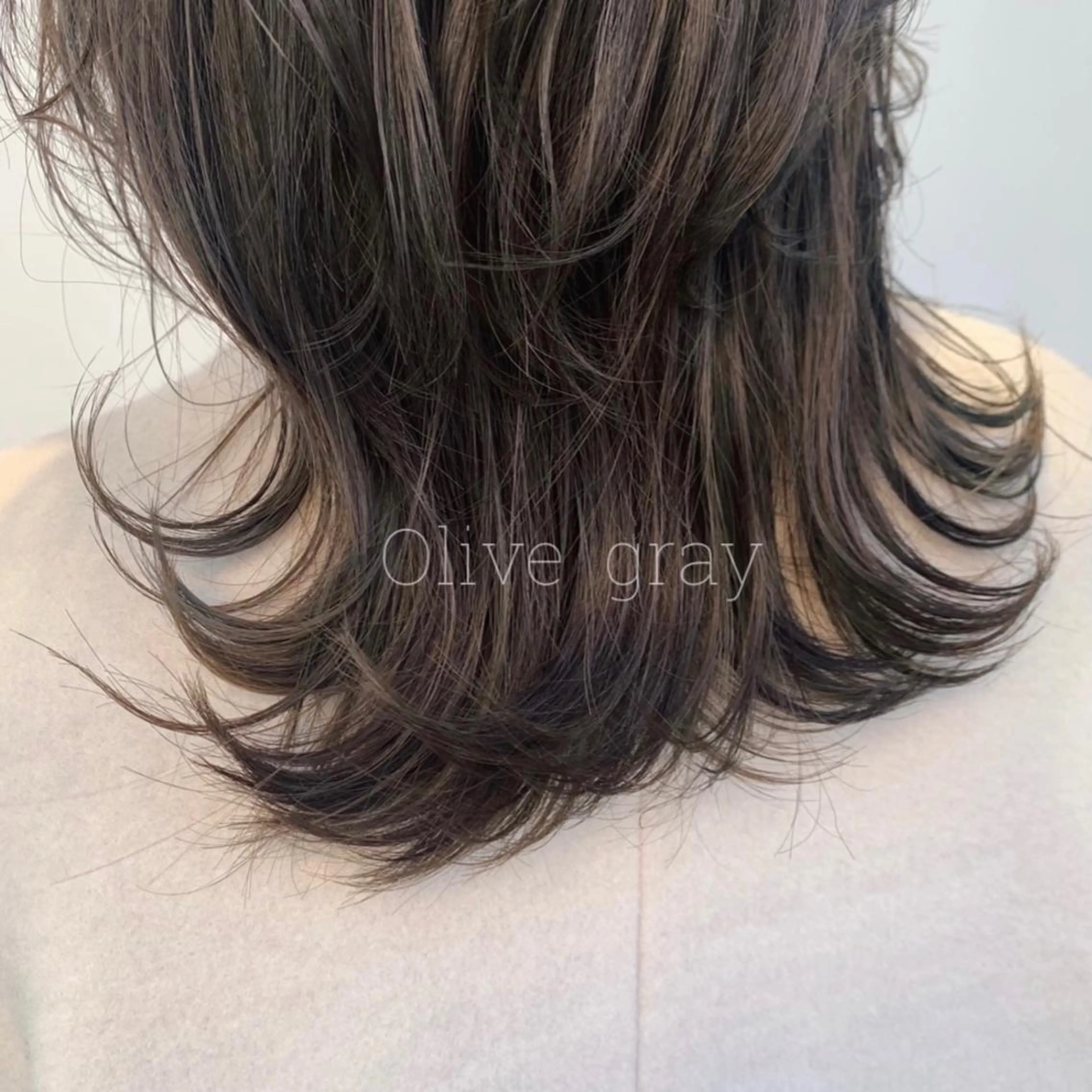 ミディアム カラー RINA🧤 デザインとボブのヘアスタイル