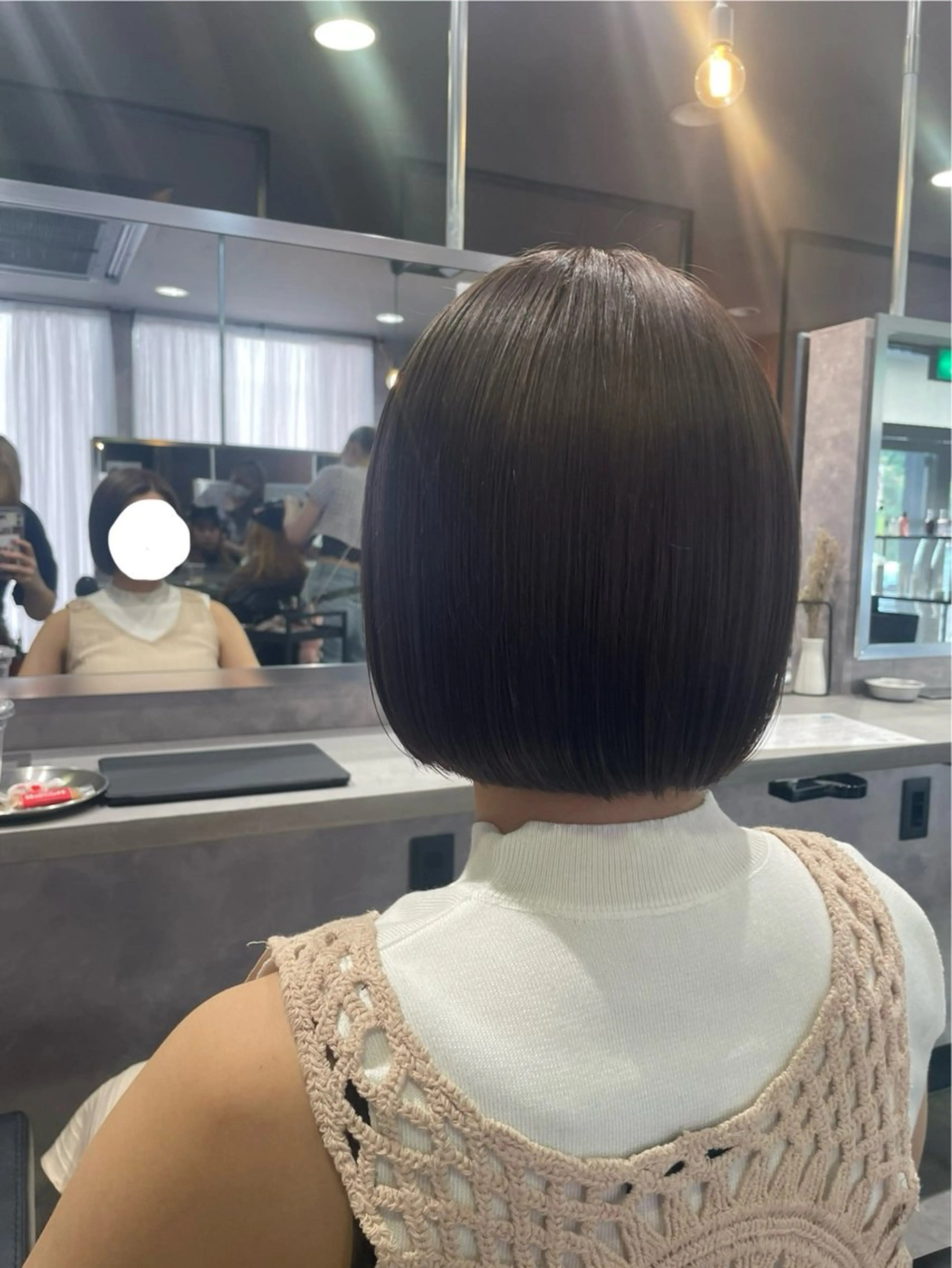 ショート ボブ カット 手塚 由佳のヘアスタイル