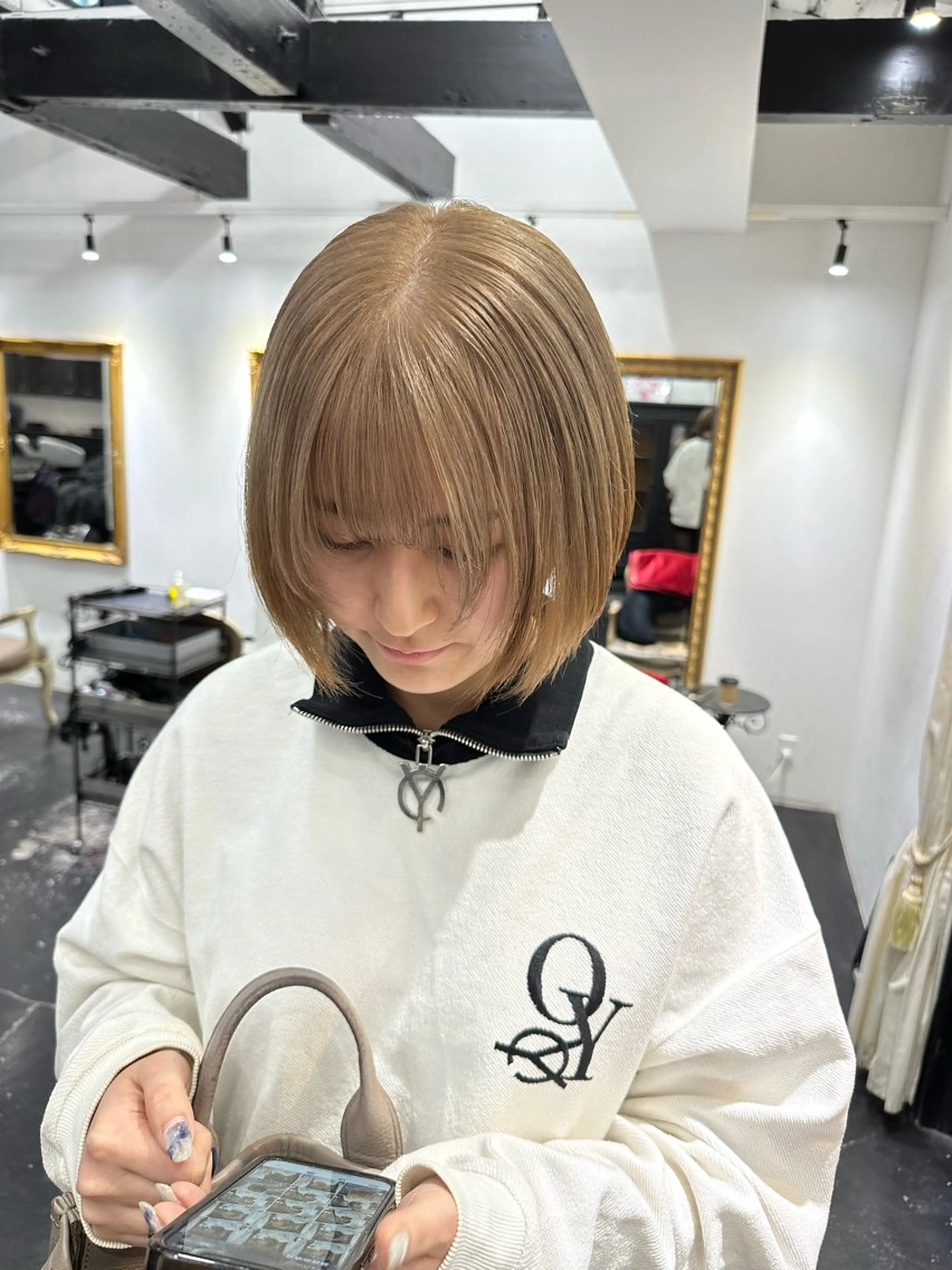 ミディアム カラー ベージュカラー ブリーチ ヘーゼル ヘアカラー トリートメント REAL 心斎橋所属・ブリーチ/ベージュ /デザイン/ナツミのヘアスタイル