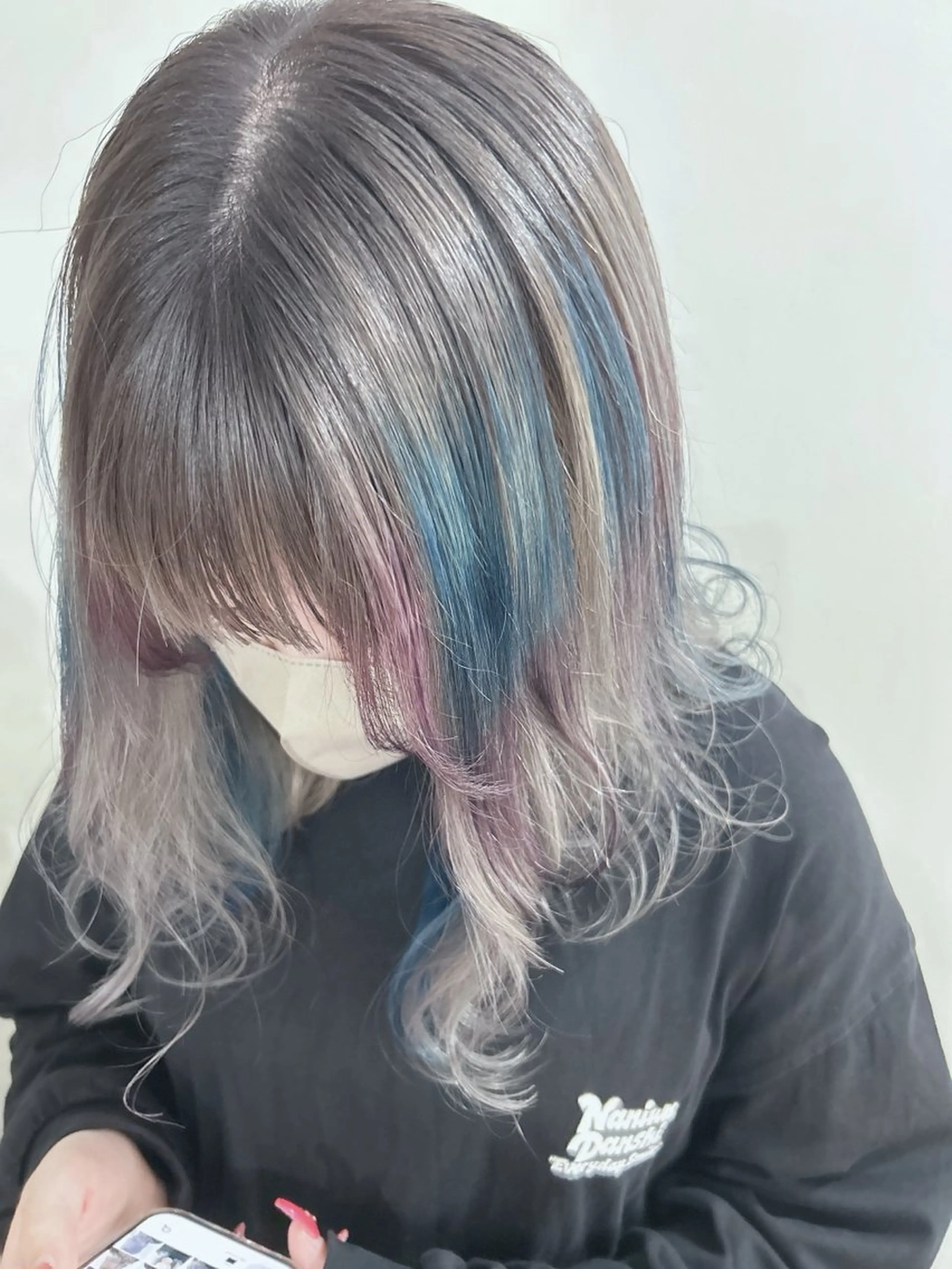 ミディアム カラー ブリーチ シルバー 古澤 杏奈のヘアスタイル