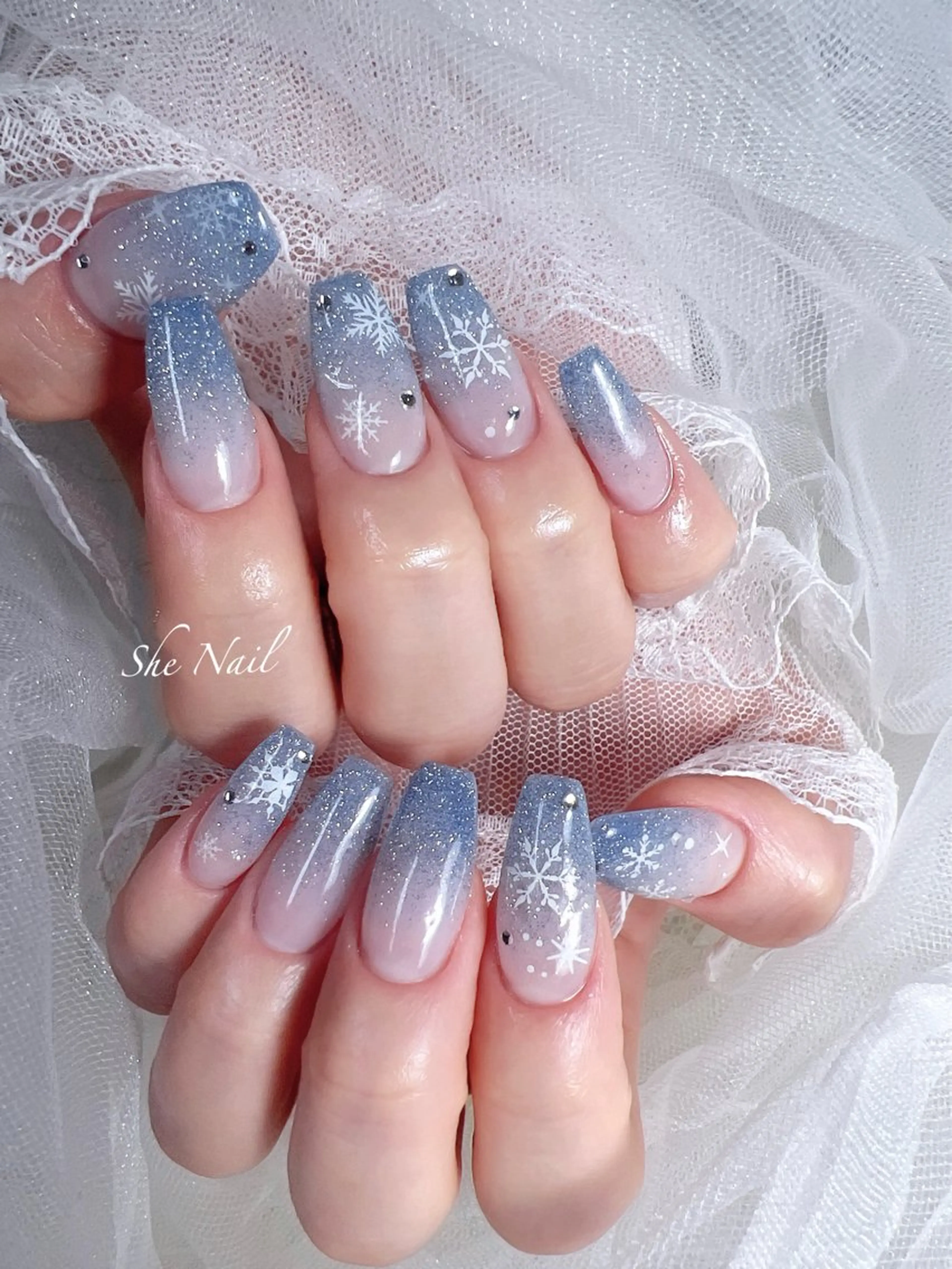 ネイル チークネイル 長さ出し フラッシュネイル グラデーション ラメ(グリッター) ハンドネイル She   Nail所属・ISA_ BELLAのネイルデザイン