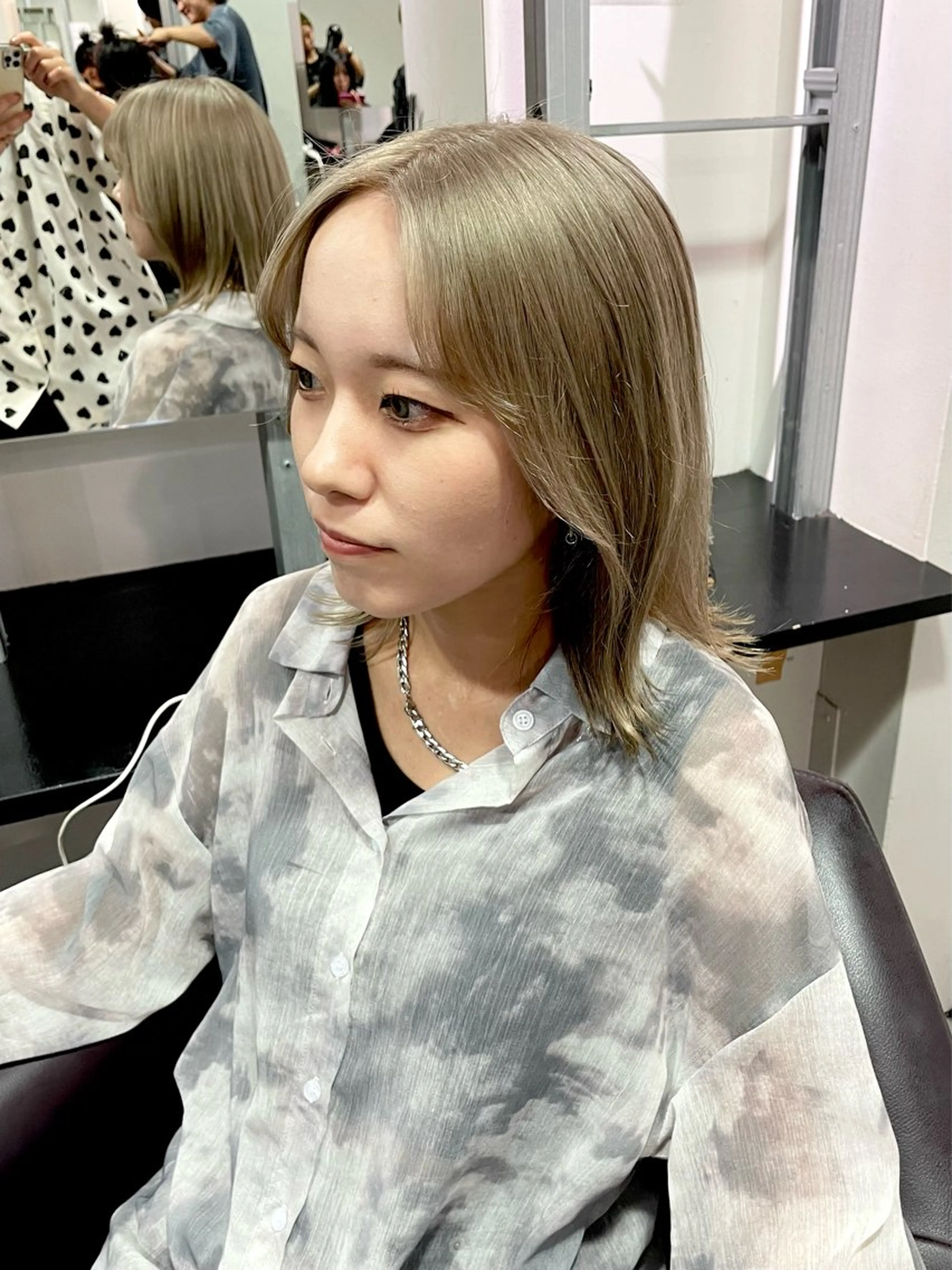 ミディアム カラー ヘアアレンジ ベージュカラー ブリーチ ホワイトベージュ ヘアカラー トリートメント 艶髪ハイトーン 💎yuuki💎のヘアスタイル