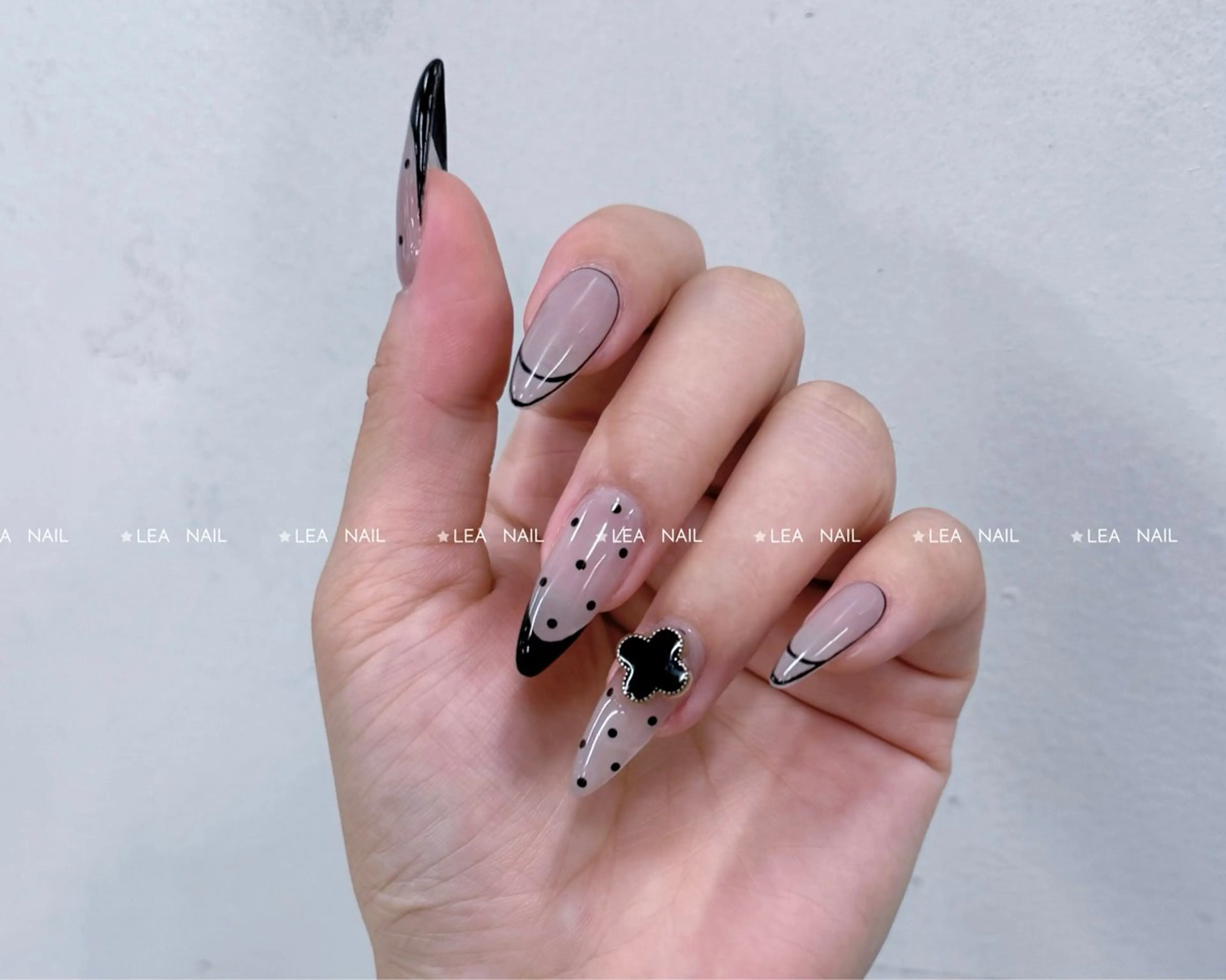 ネイル チークネイル フラッシュネイル フットネイル フレンチネイル ジェルネイル ハンドネイル ハンドケア Luxe Nail Salonのネイルデザイン